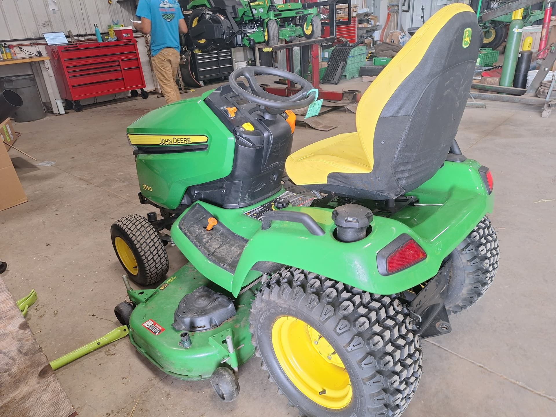 2023 John Deere X590 Image