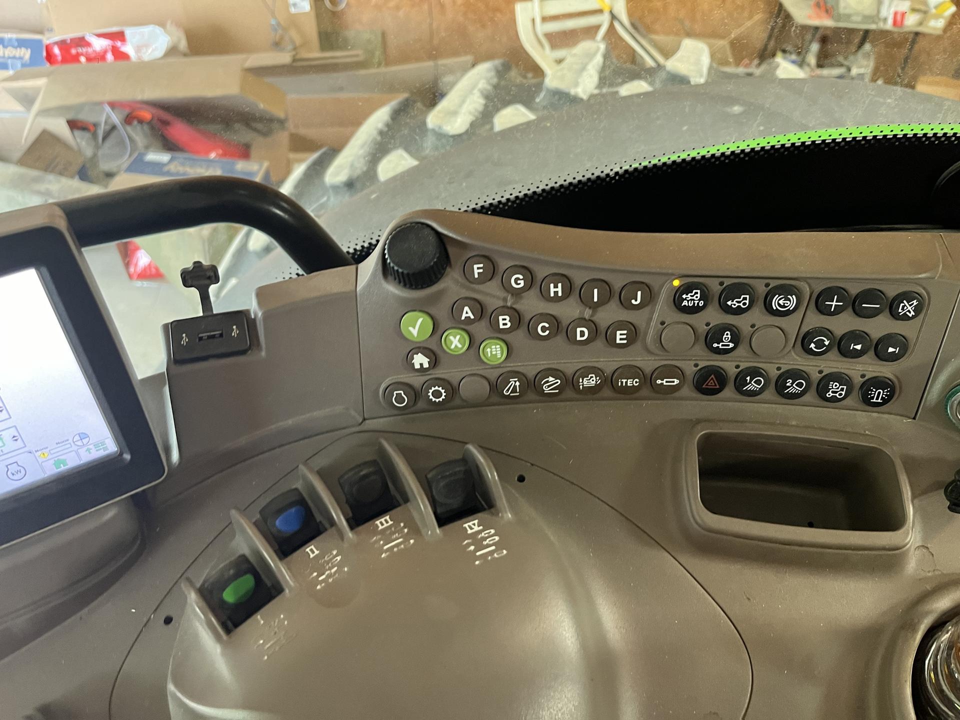 2013 John Deere 6190R Image