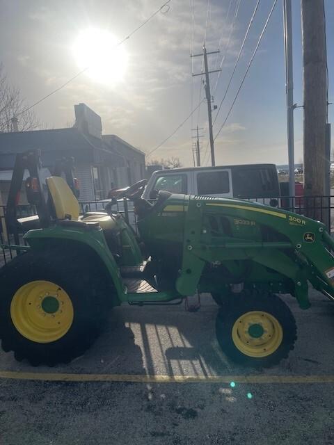 2023 John Deere 3033R Image