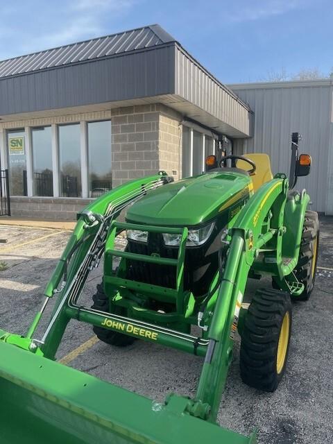 2023 John Deere 3033R Image