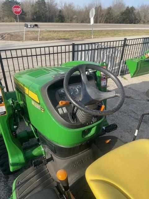 2023 John Deere 3033R Image