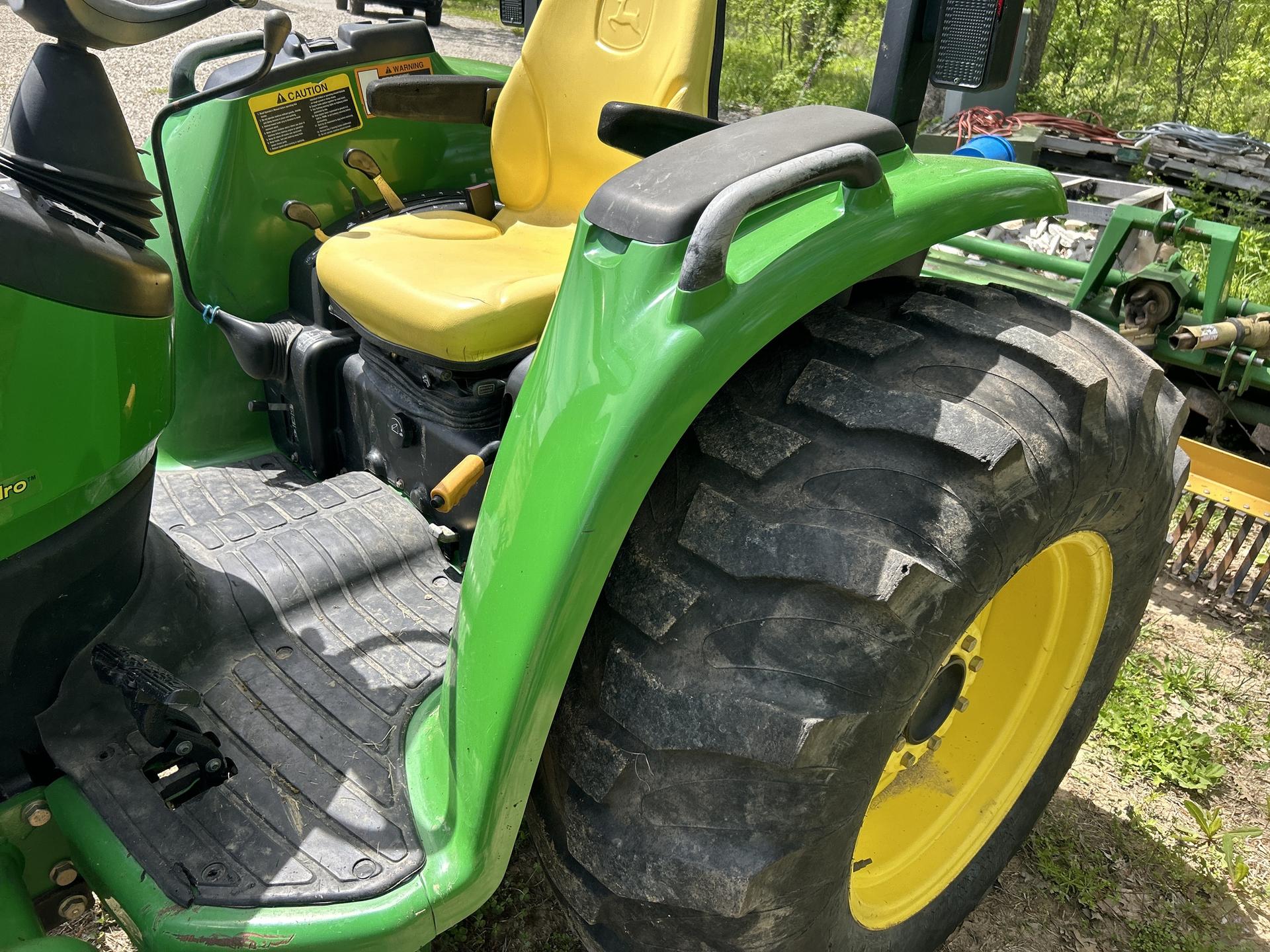 2009 John Deere 4320 Image
