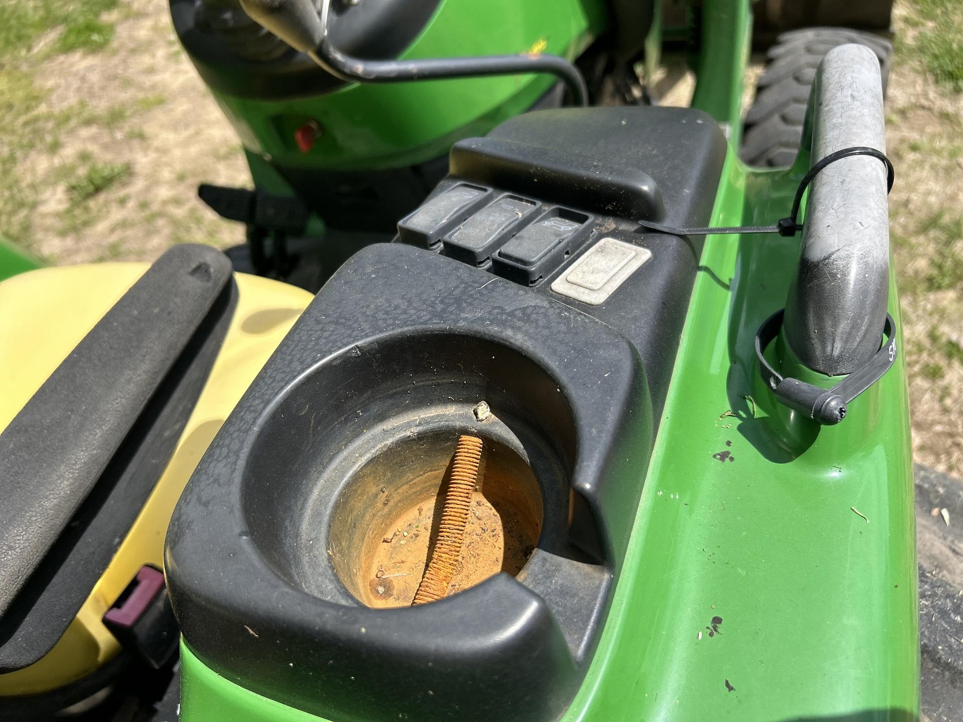 2009 John Deere 4320 Image