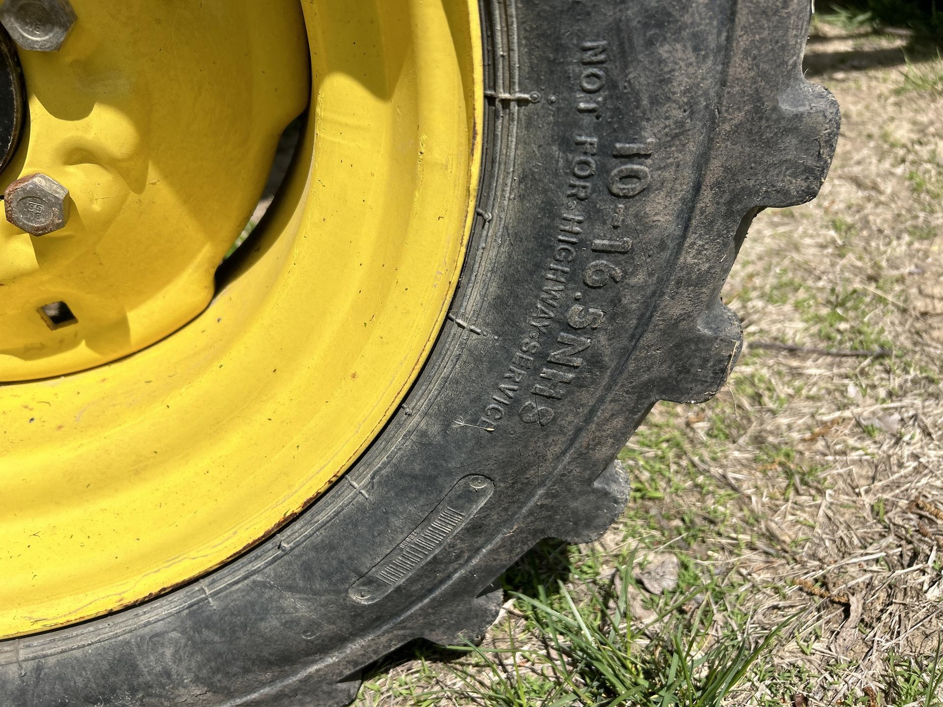 2009 John Deere 4320 Image