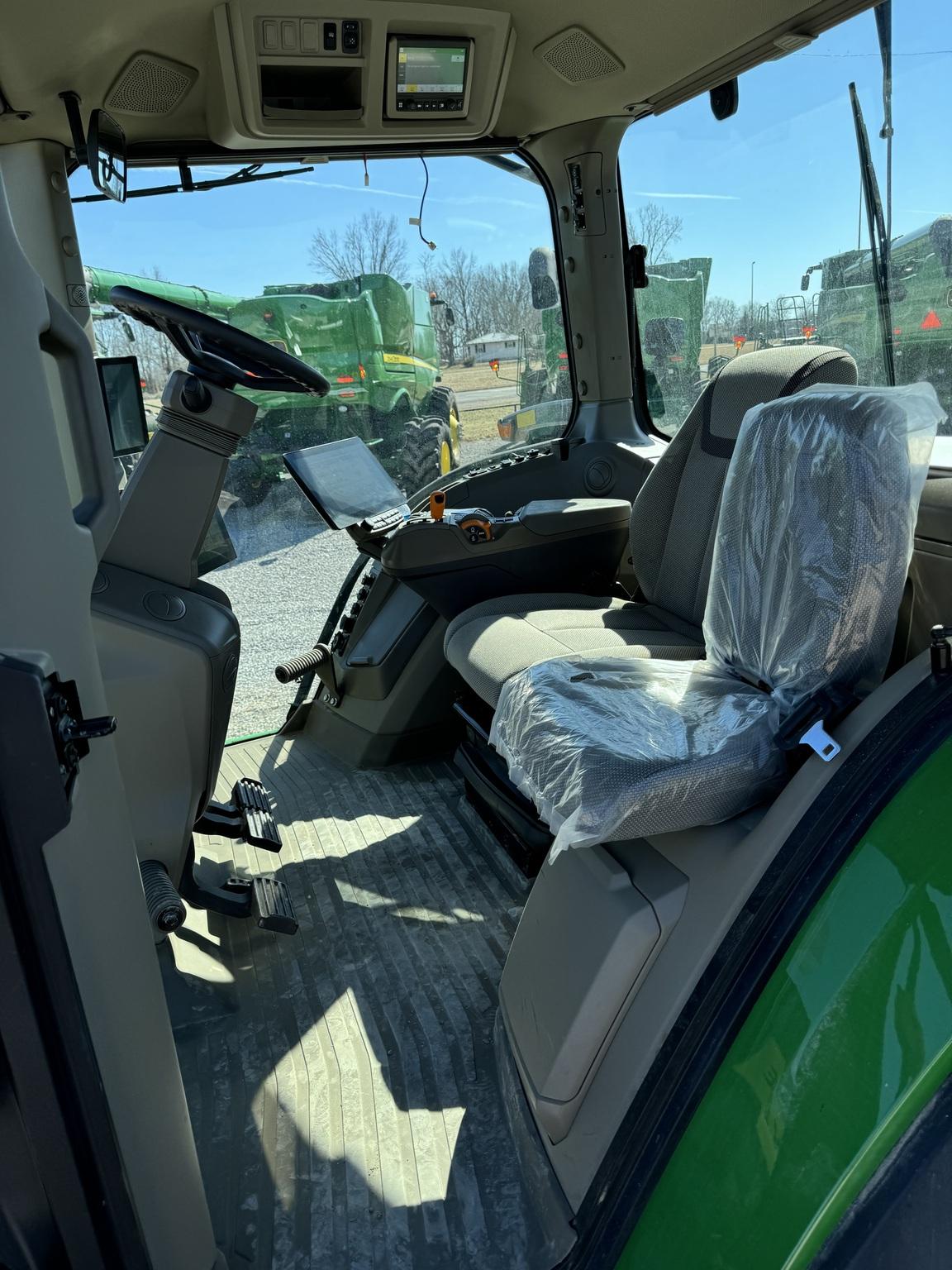 2024 John Deere 8R 340 Image