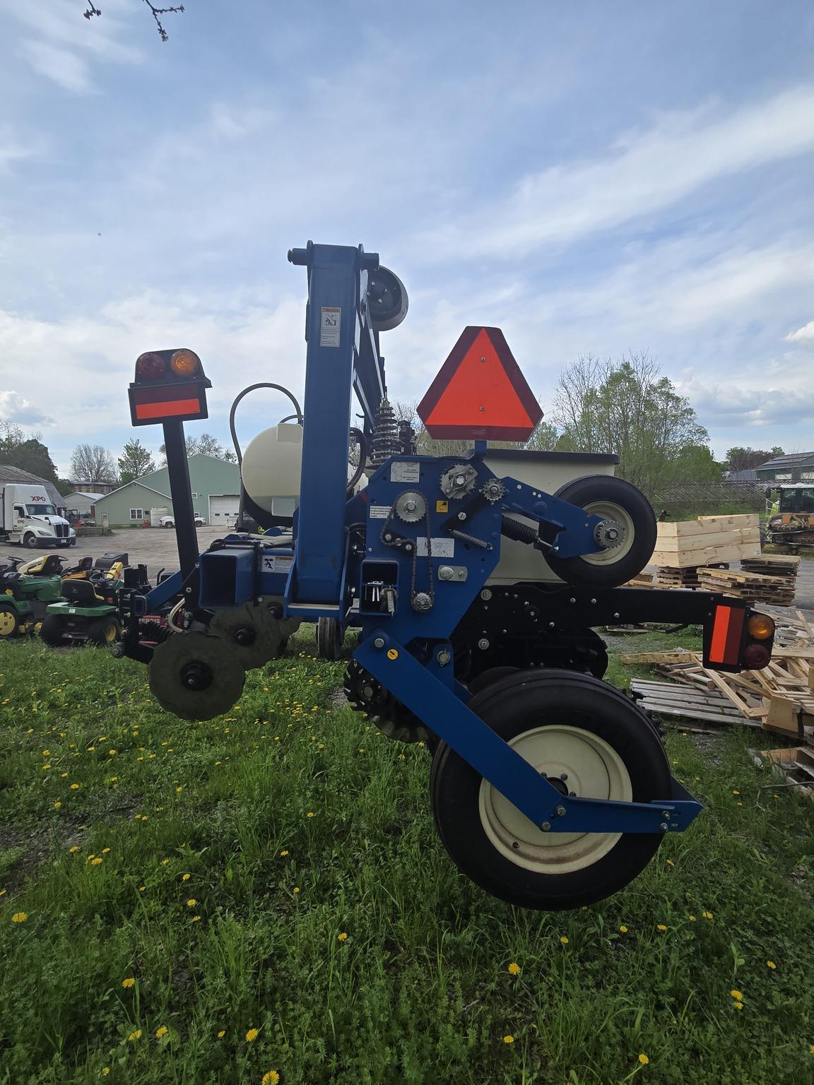 2022 Kinze 3605 Image