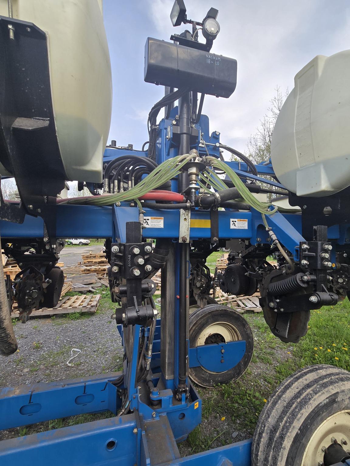 2022 Kinze 3605 Image