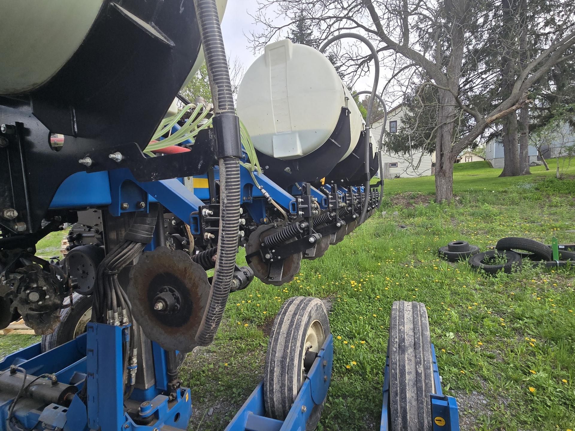 2022 Kinze 3605 Image