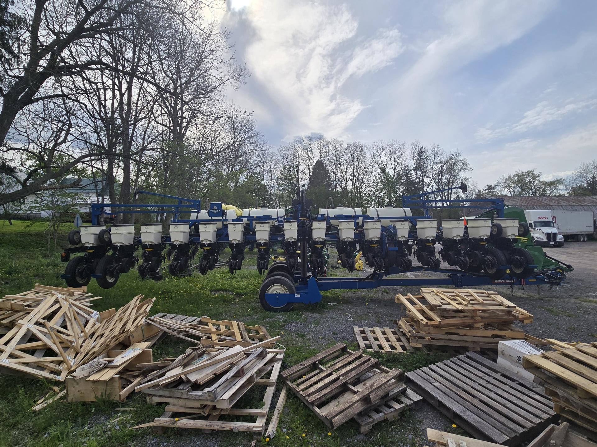 2022 Kinze 3605 Image