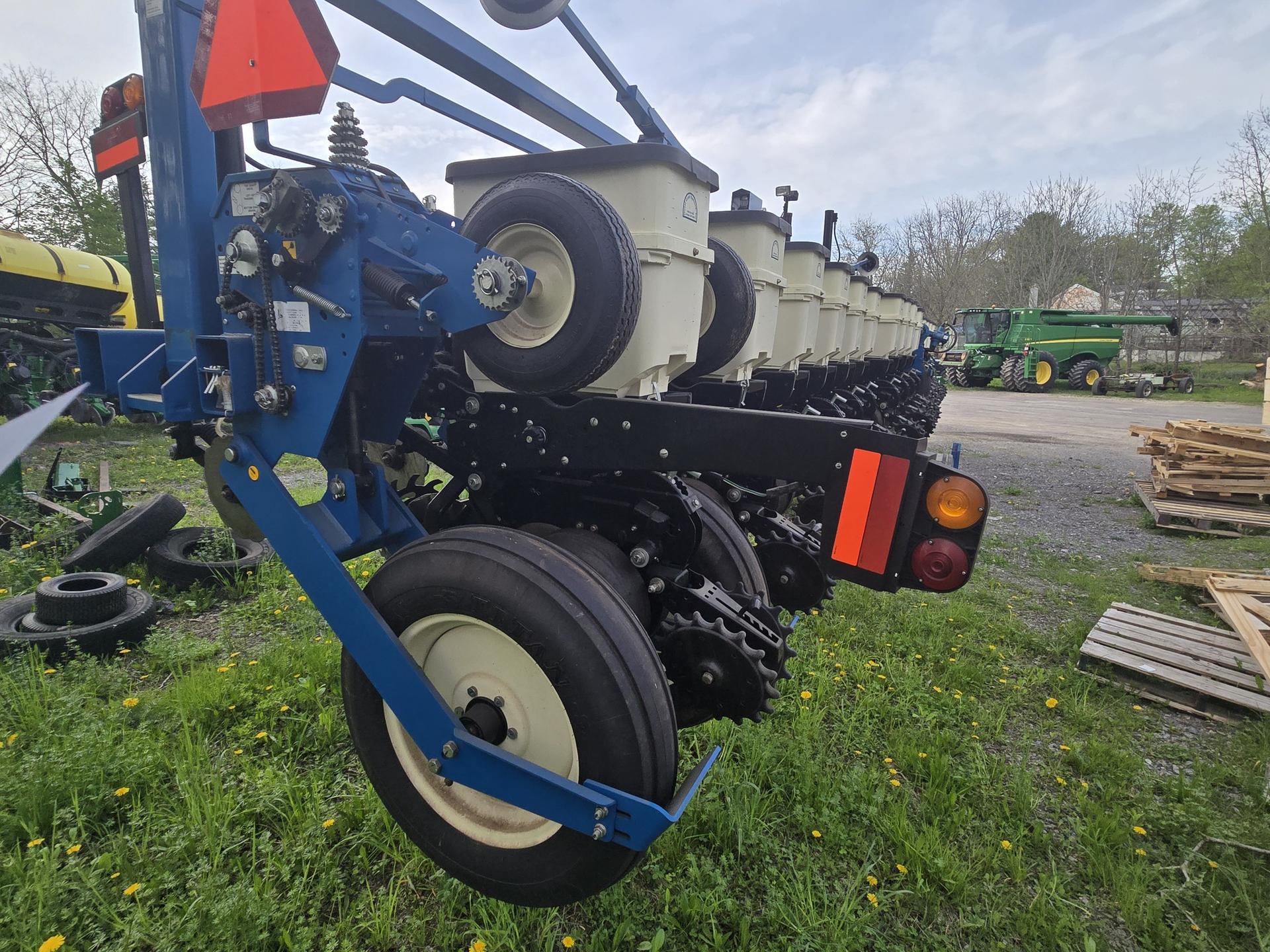 2022 Kinze 3605 Image