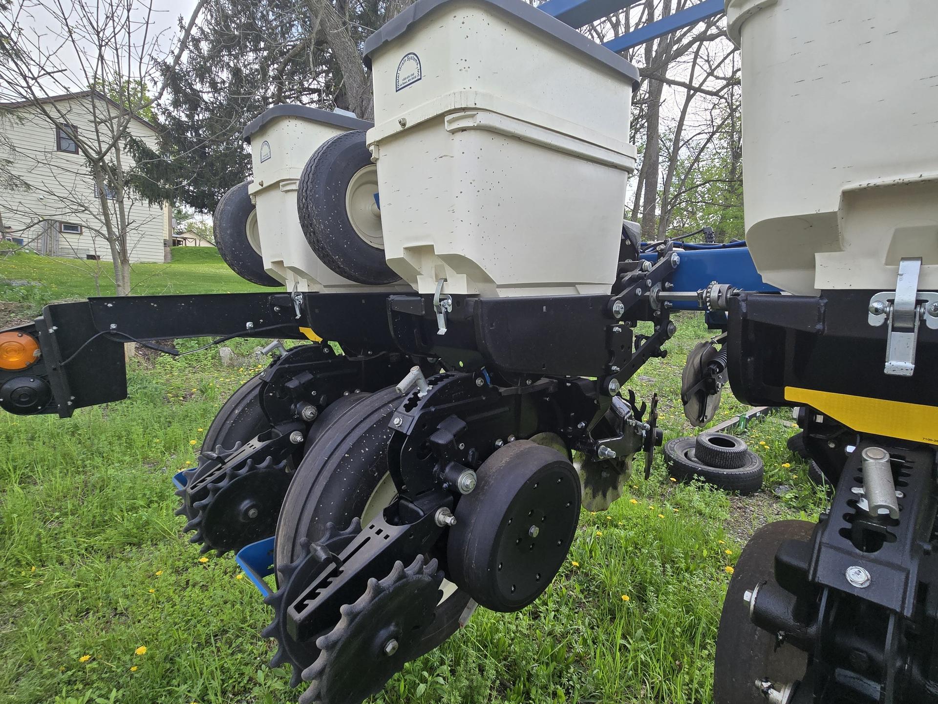 2022 Kinze 3605 Image