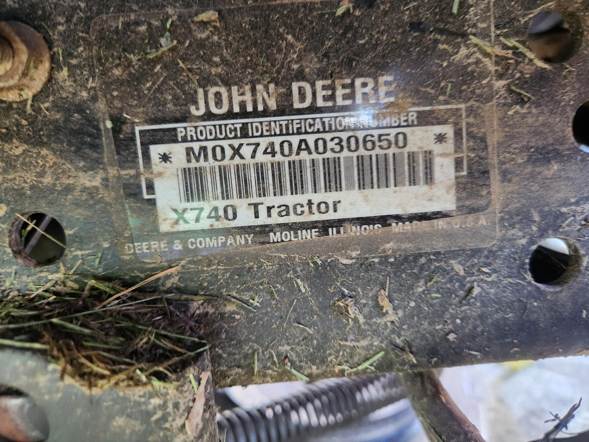 2008 John Deere X740 Image