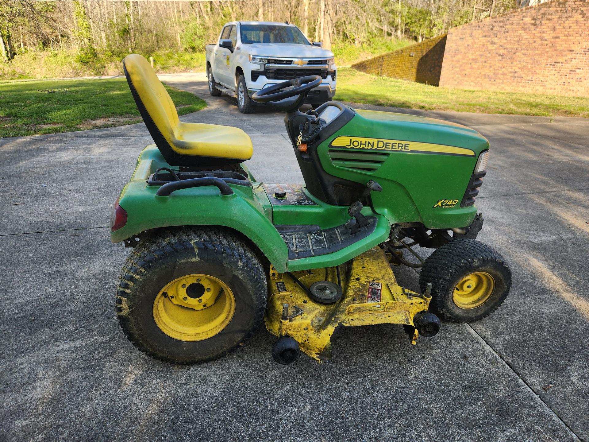 2008 John Deere X740 Image