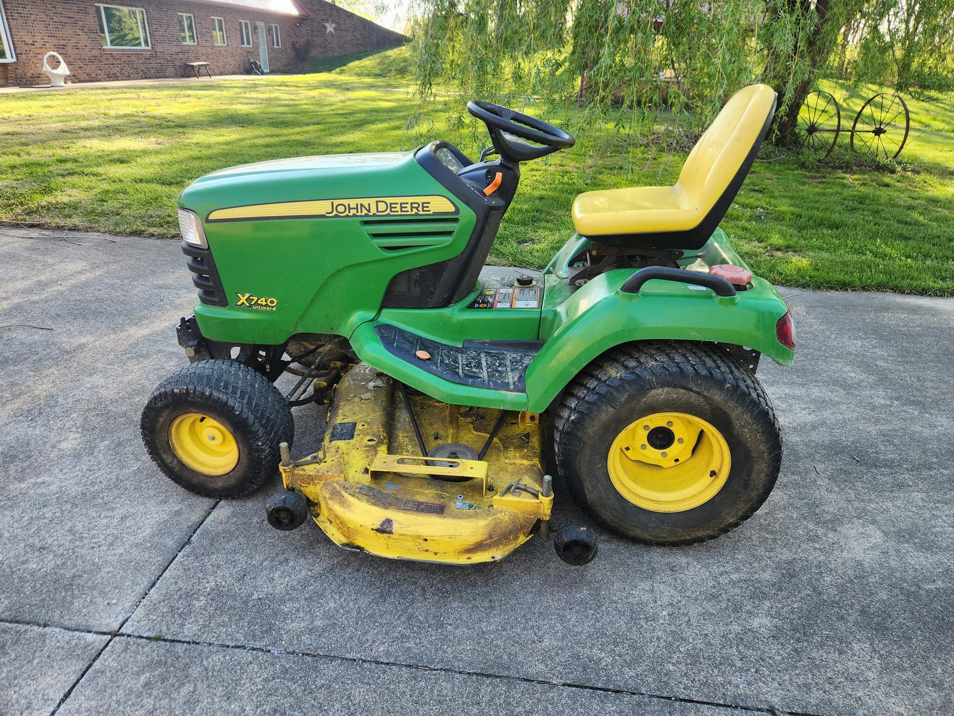 2008 John Deere X740 Image