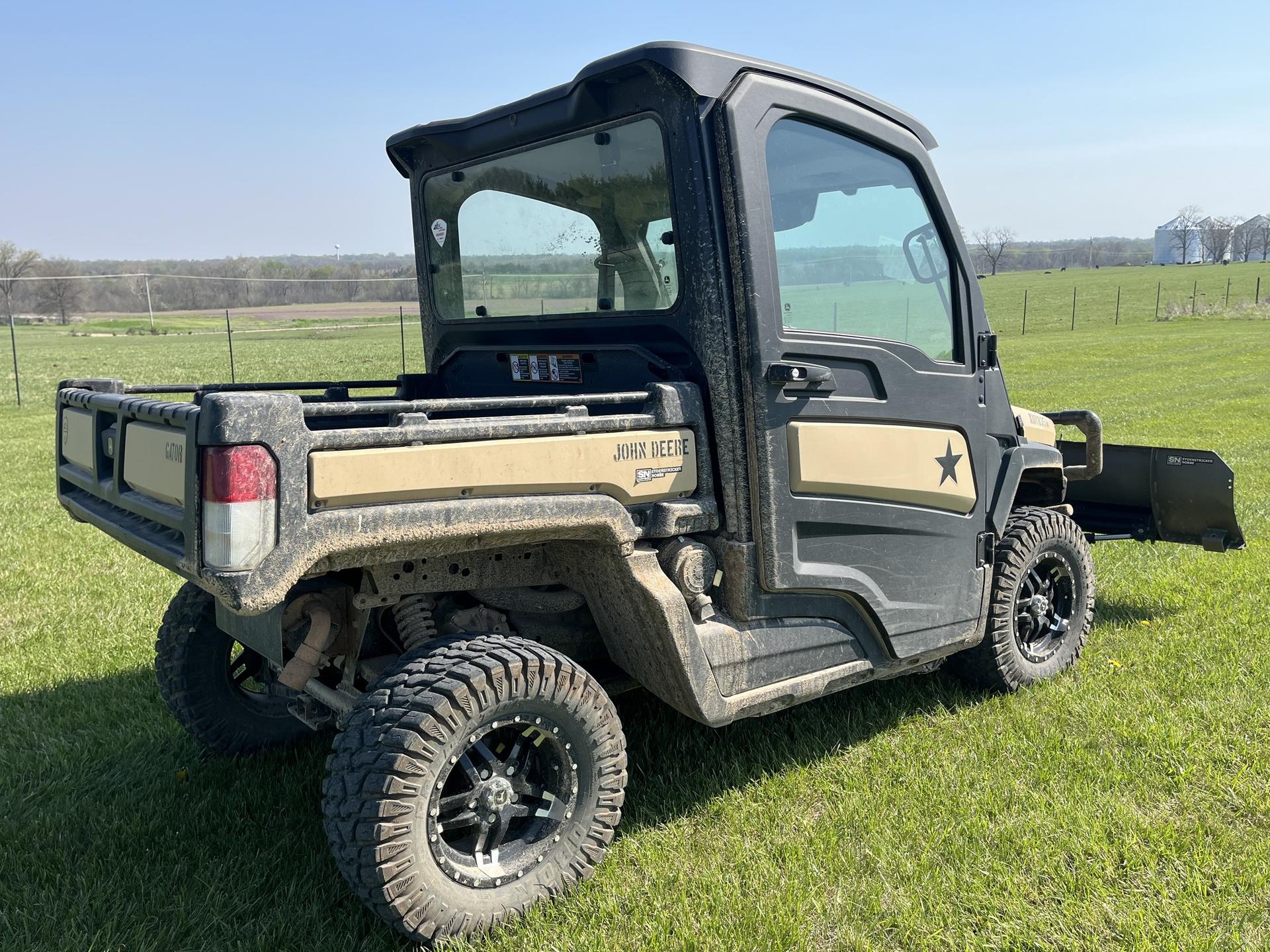 2022 John Deere XUV 835M Image