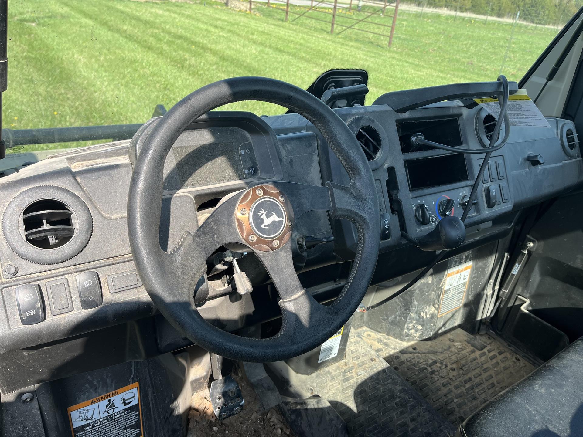 2022 John Deere XUV 835M Image