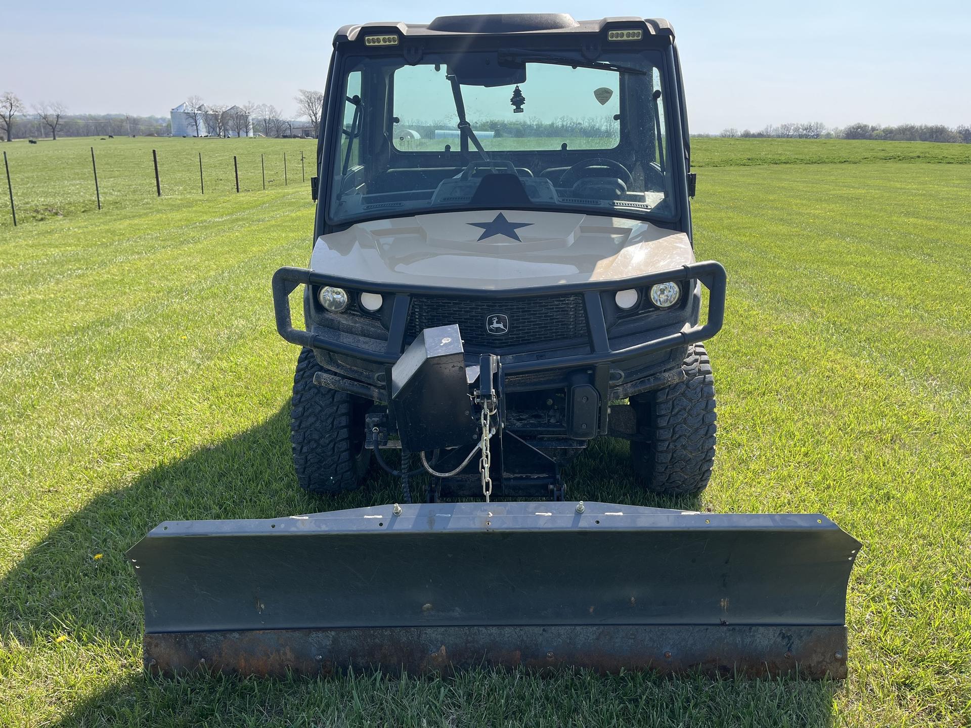2022 John Deere XUV 835M Image
