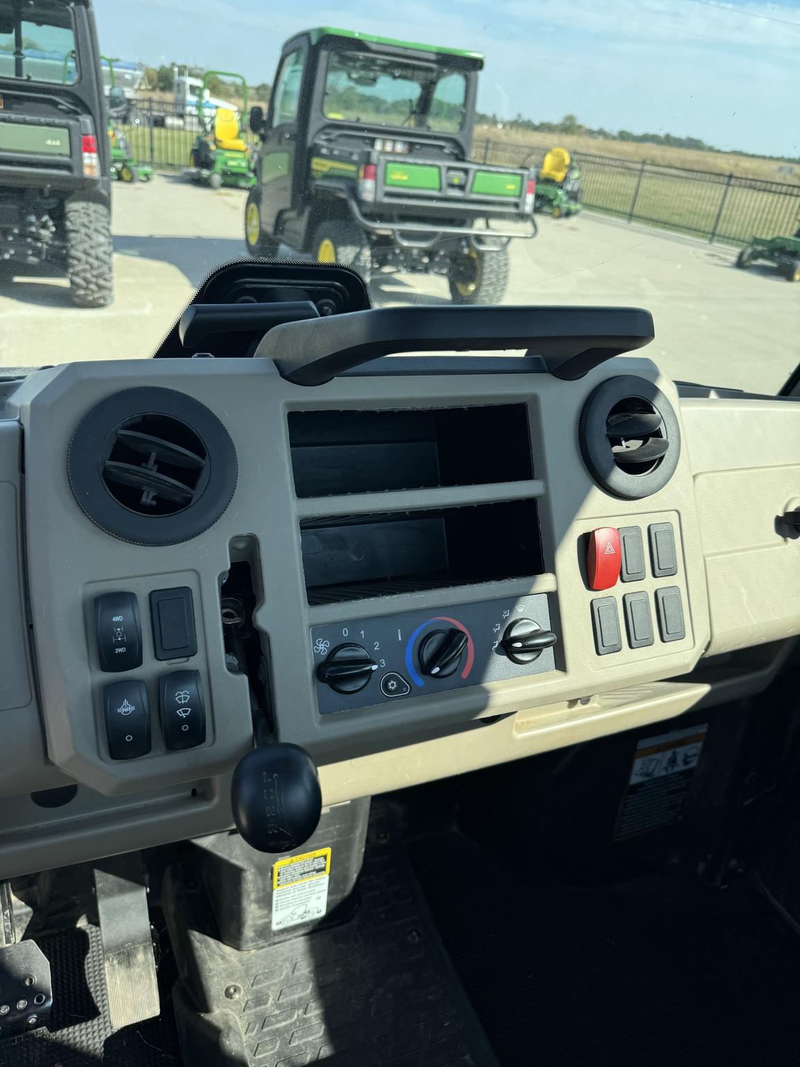 2022 John Deere XUV 835R Image