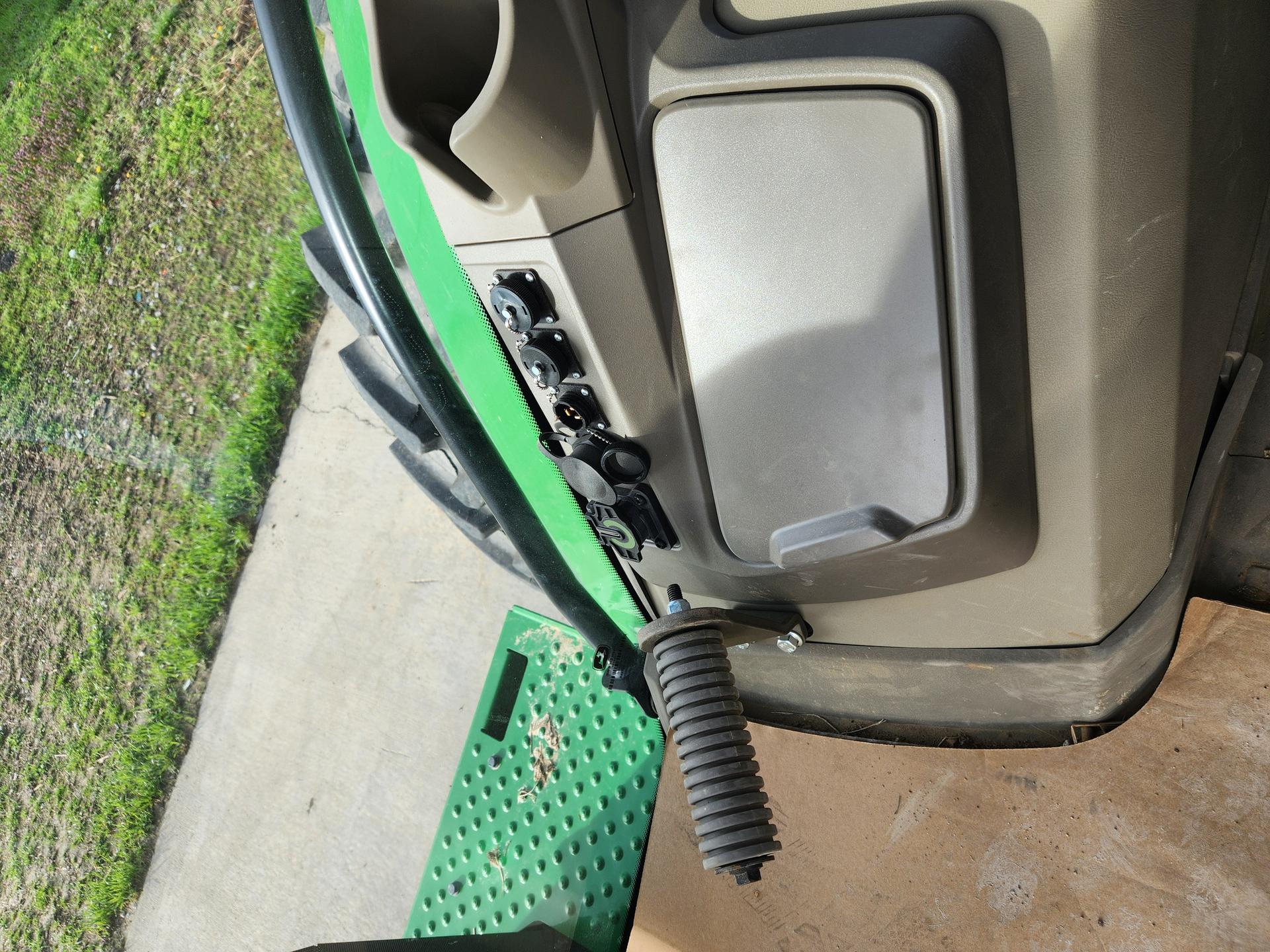 2024 John Deere 8R 310 Image