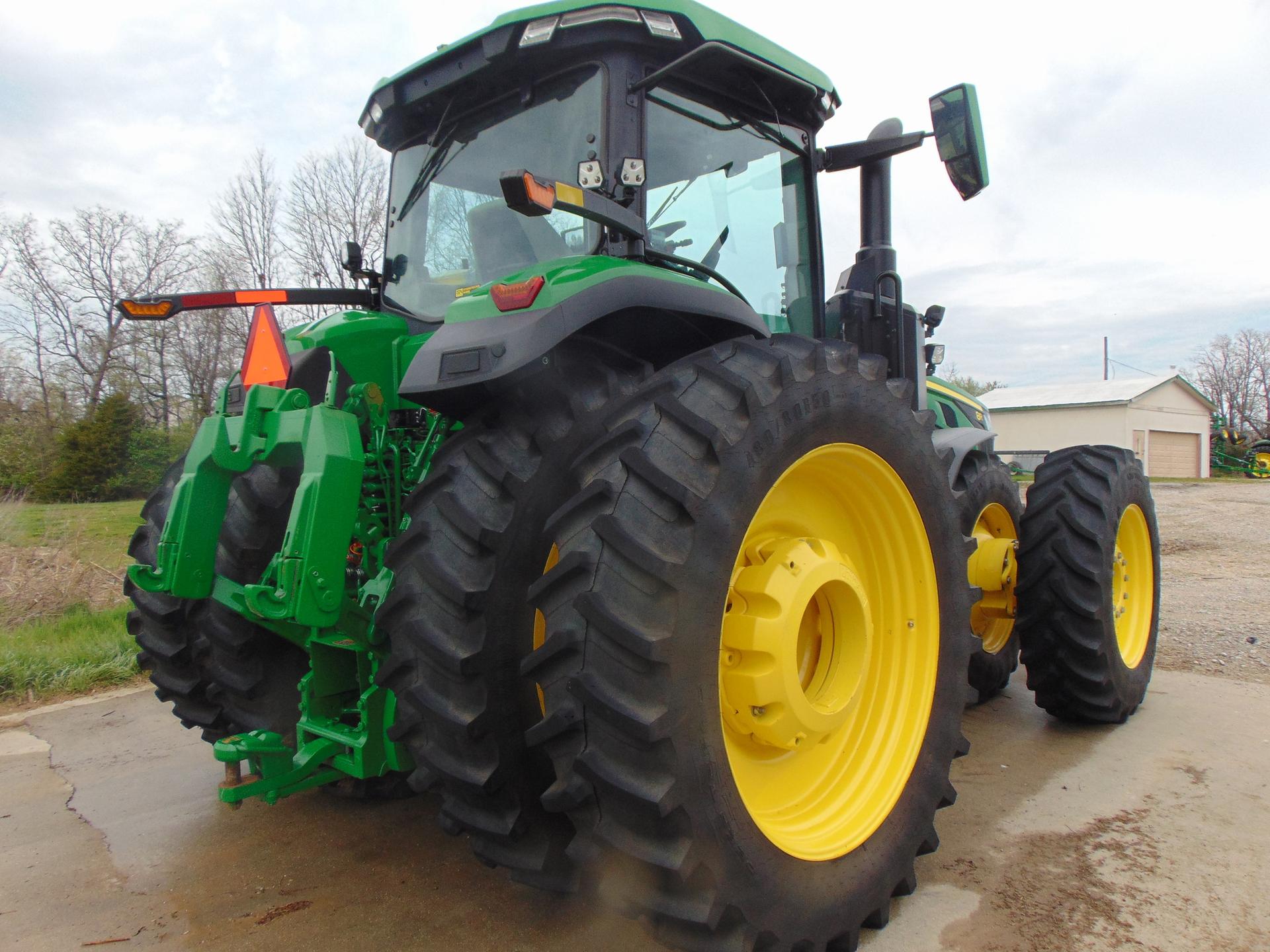 2024 John Deere 8R 310 Image