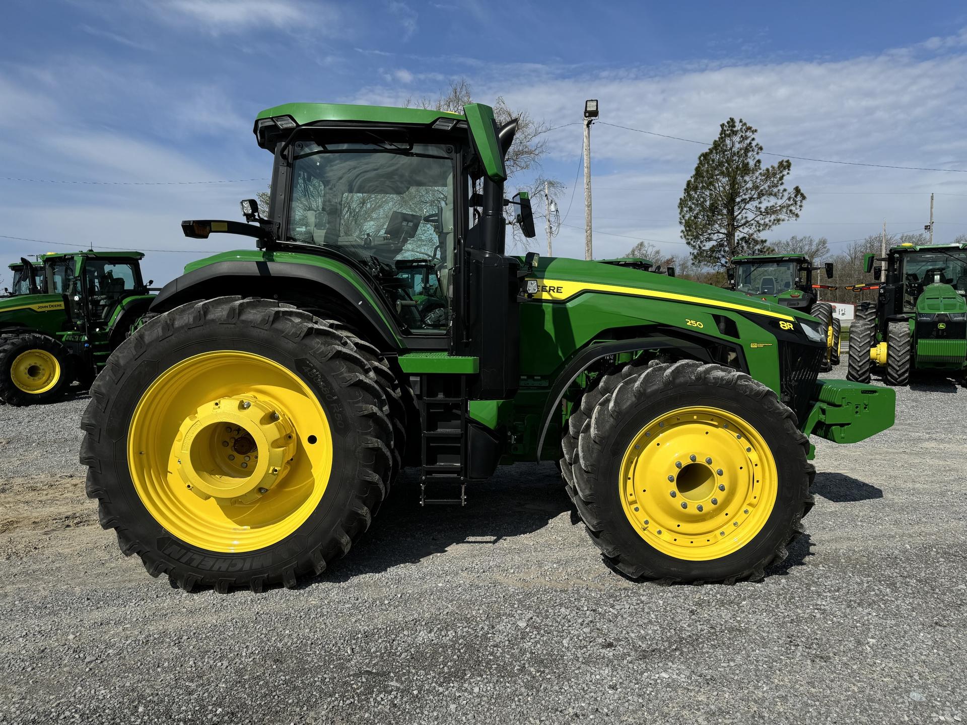 2024 John Deere 8R 250 Image