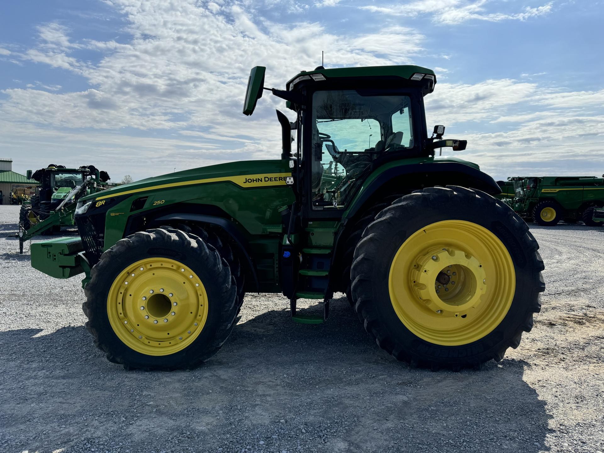 2024 John Deere 8R 250 Image