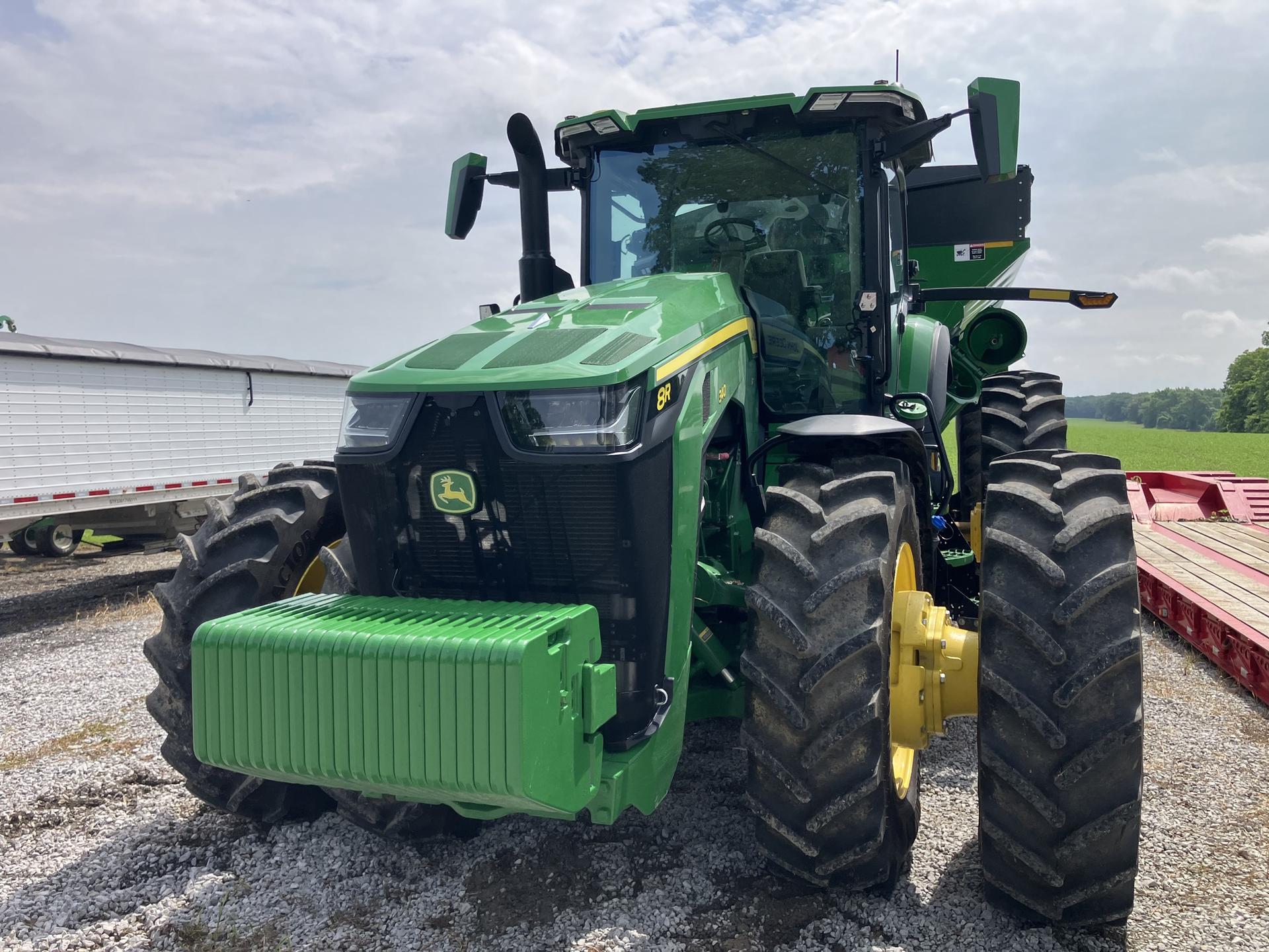 2024 John Deere 8R 340 Image