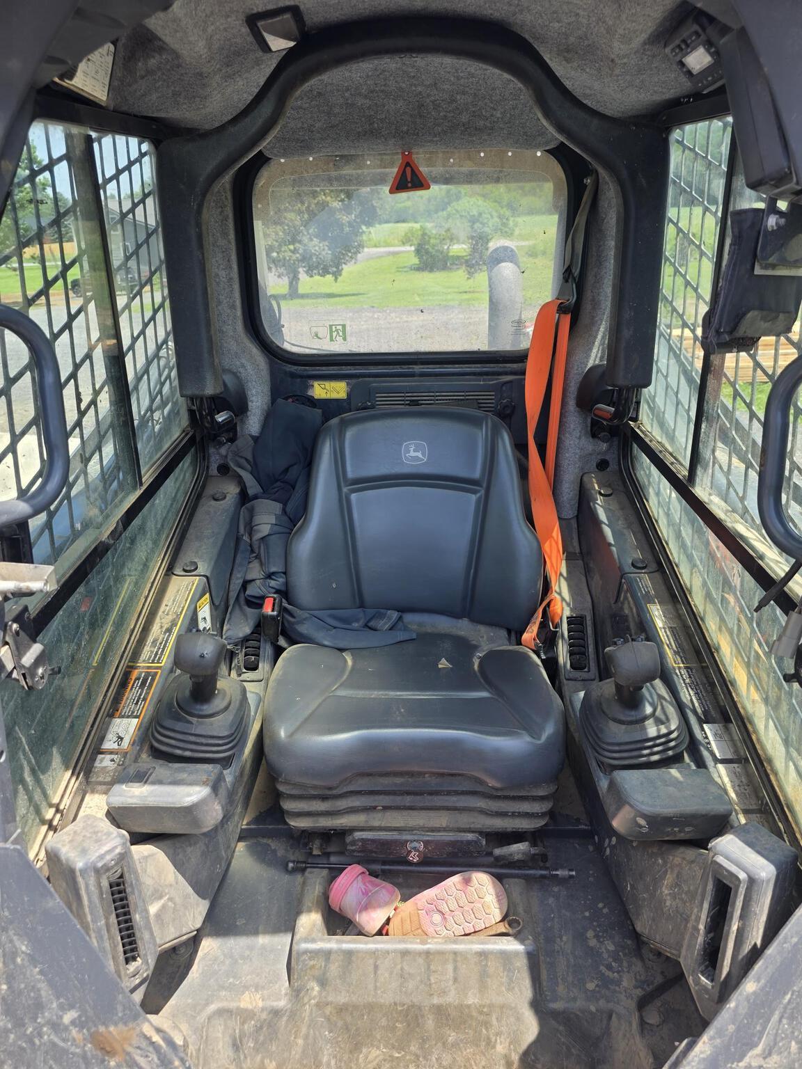 2021 John Deere 325G Image