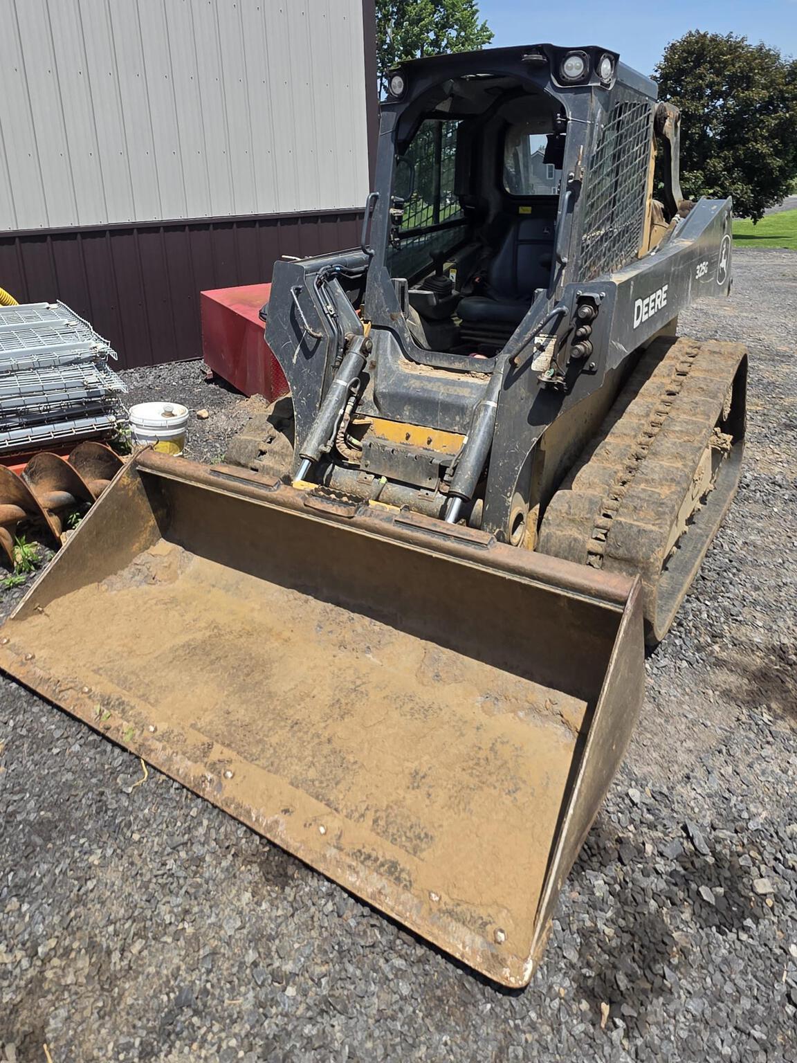 2021 John Deere 325G Image