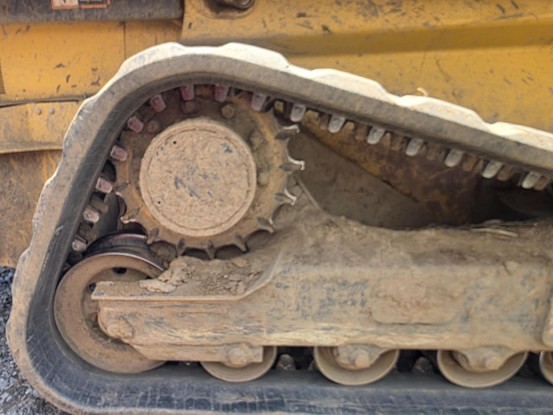 2021 John Deere 325G Image