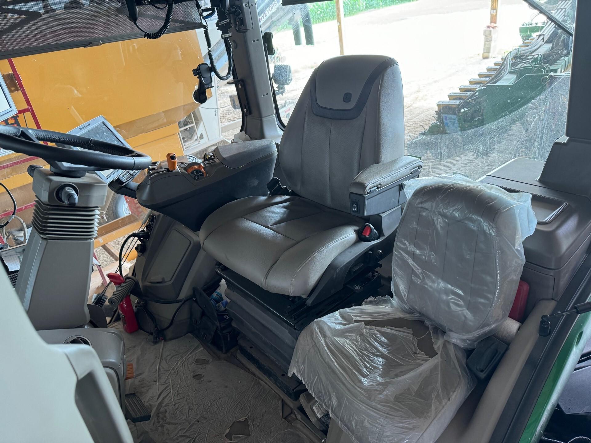 2023 John Deere 8RT 370 Image