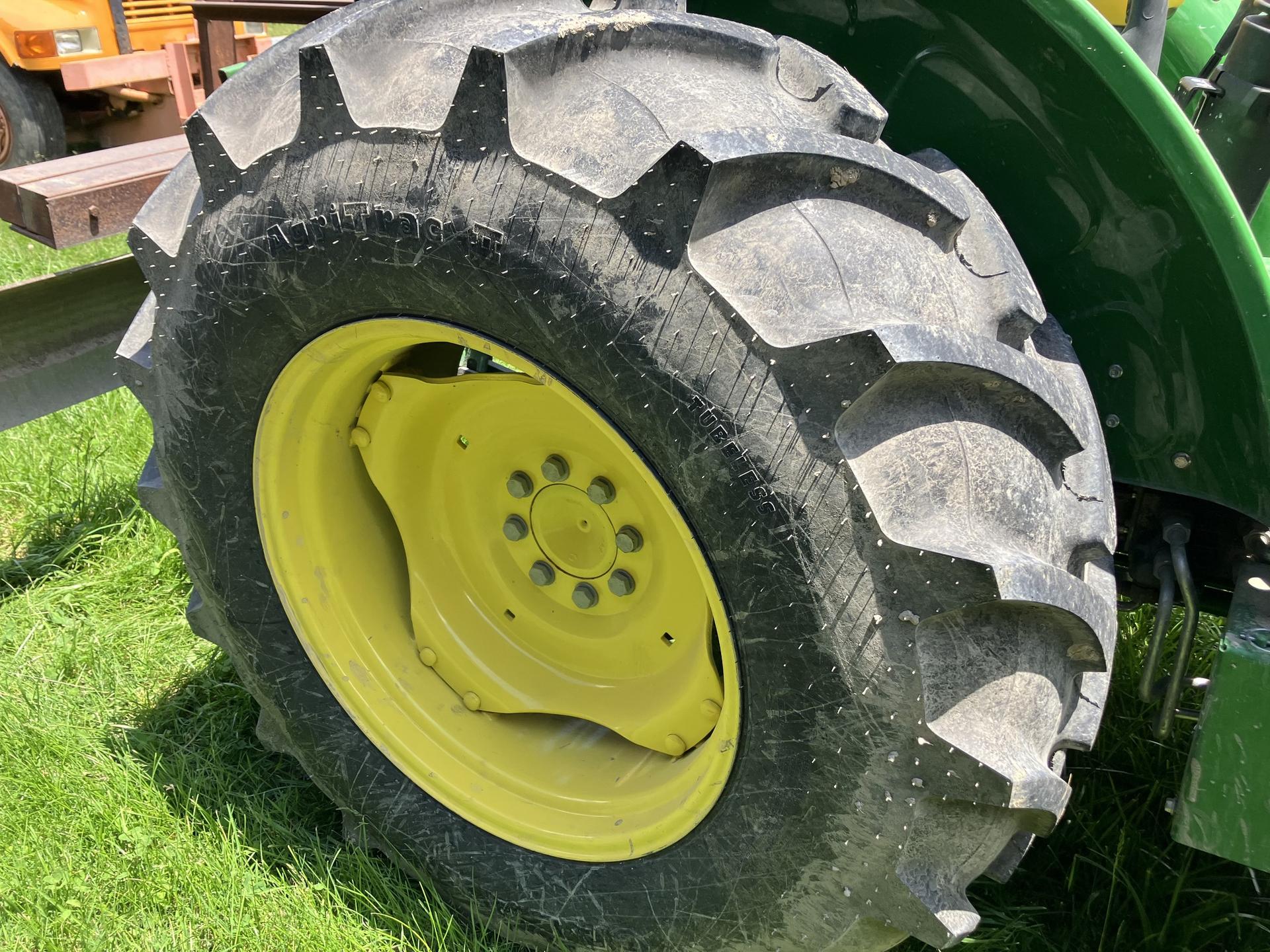 2022 John Deere 5055E Image