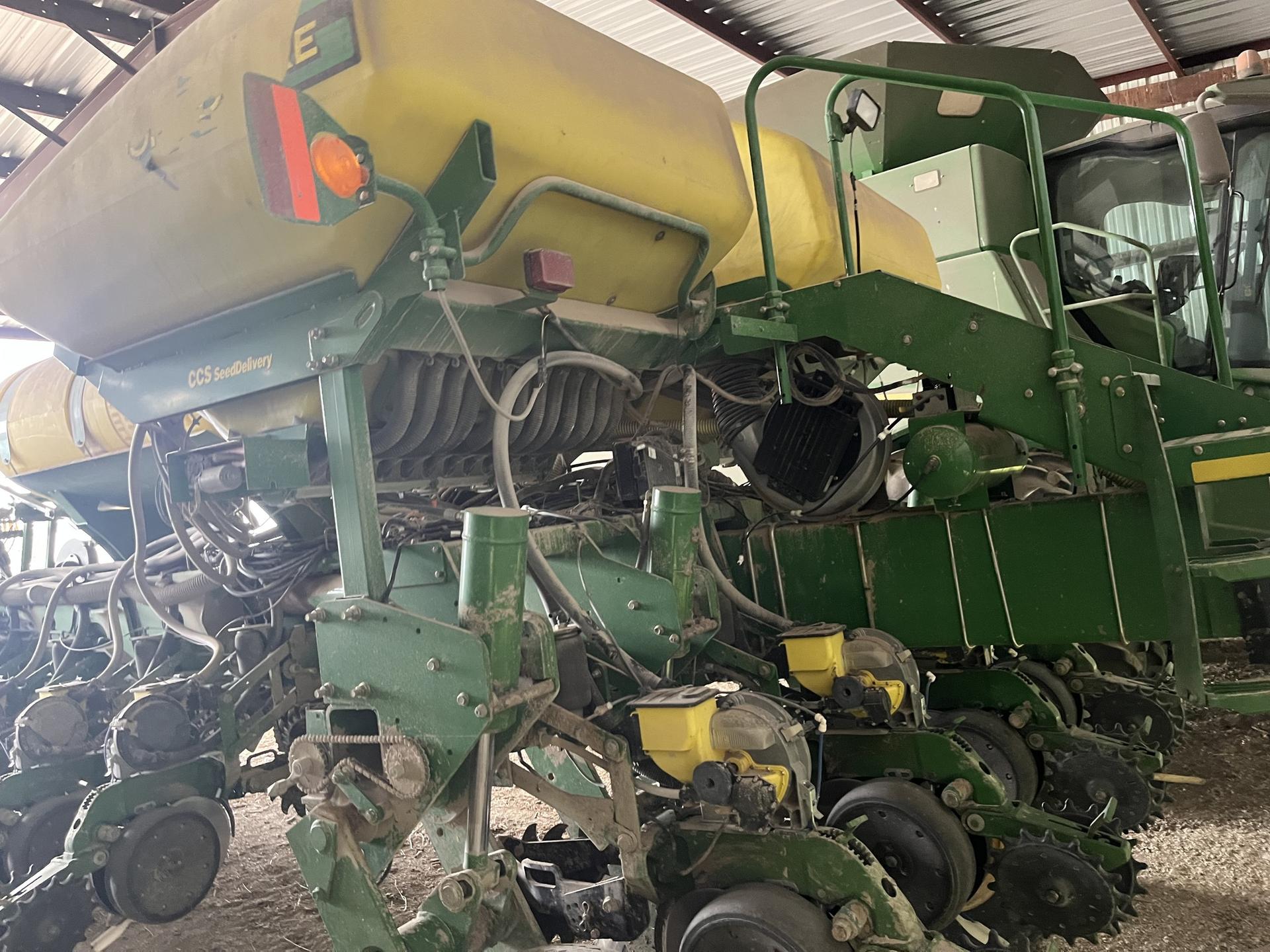 2005 John Deere 1770NT CCS Image