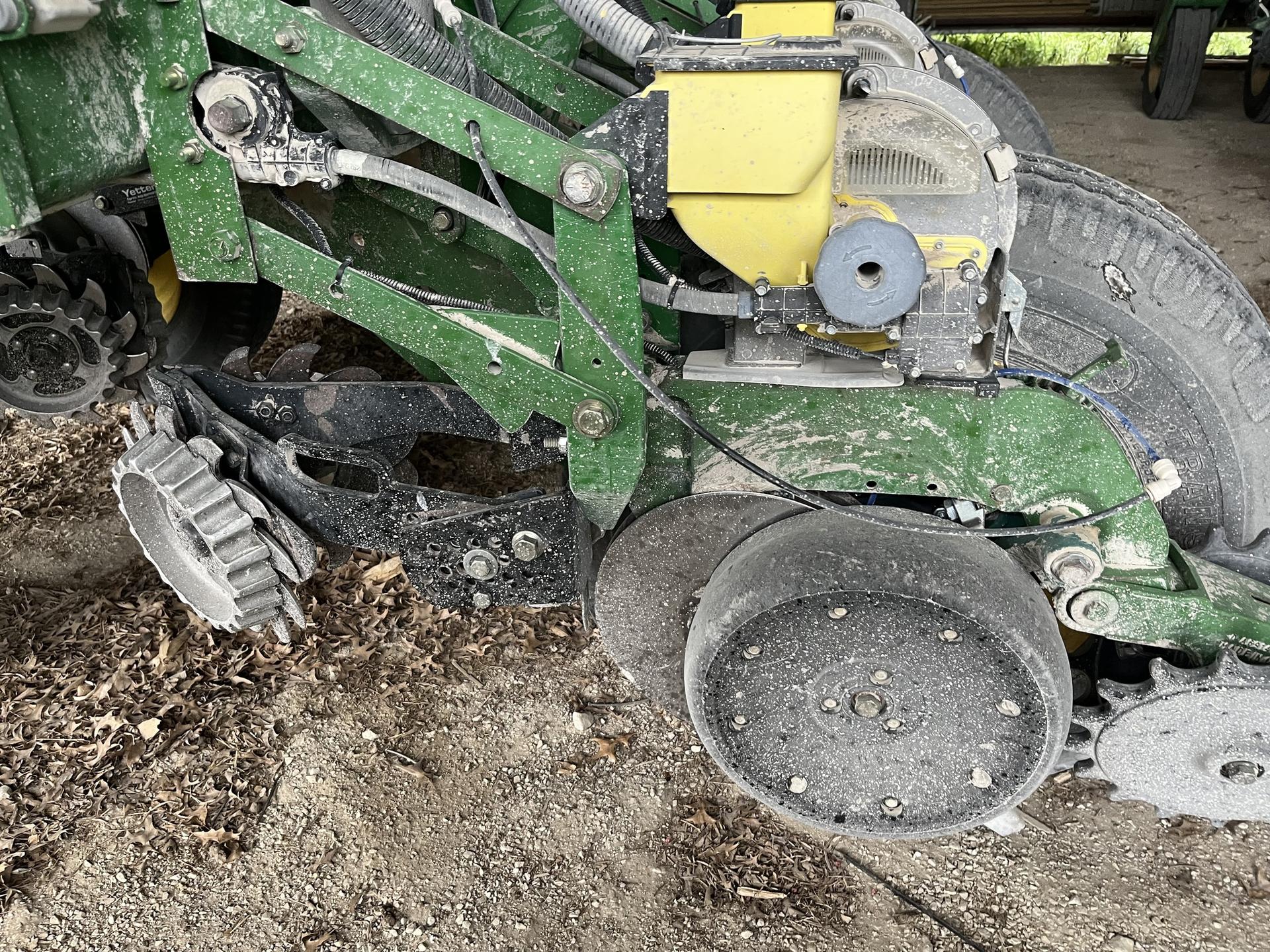 2005 John Deere 1770NT CCS Image