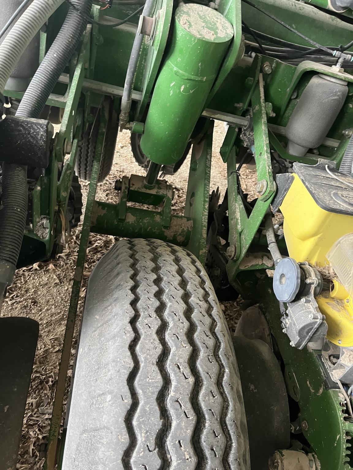2005 John Deere 1770NT CCS Image