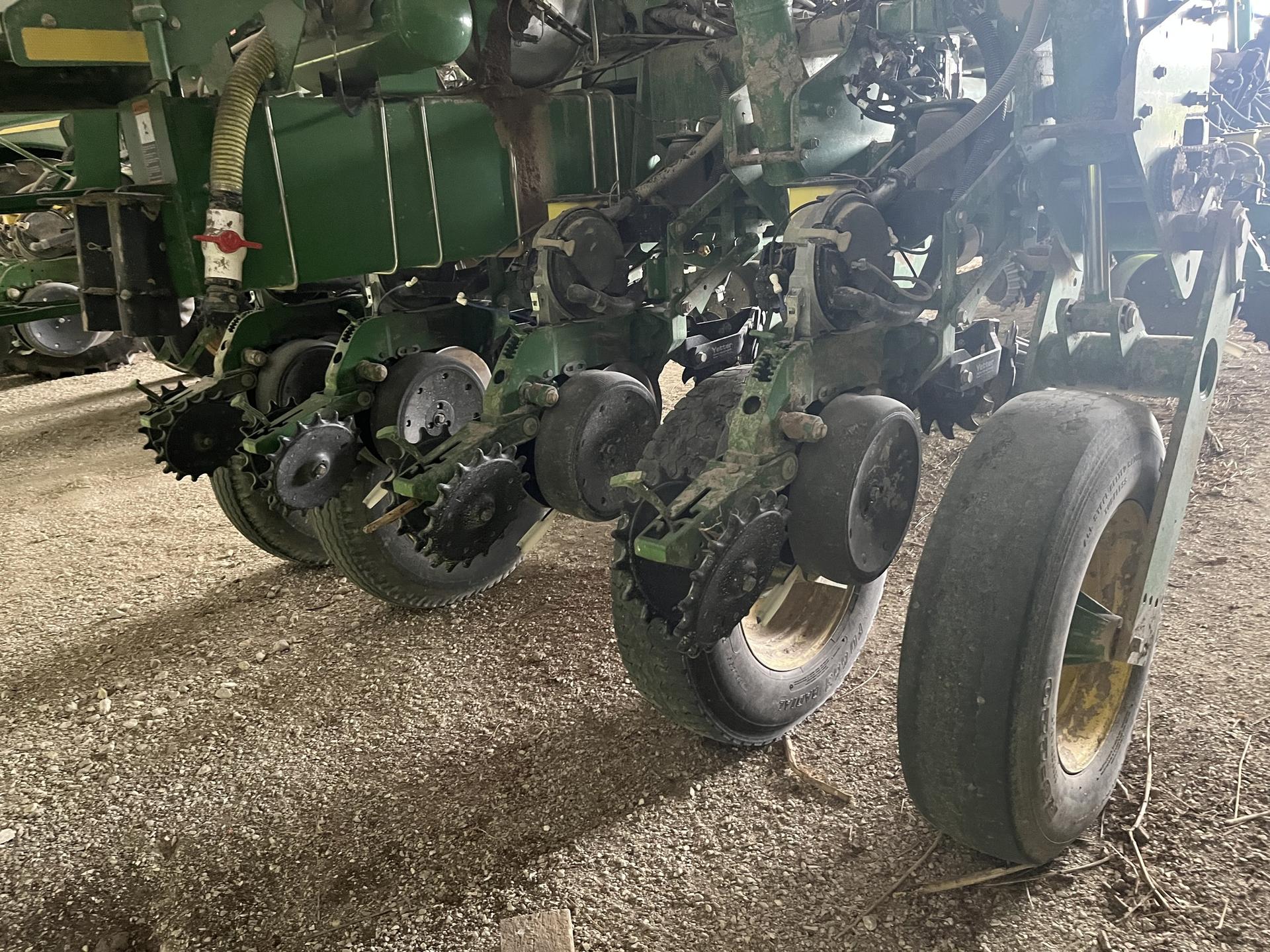 2005 John Deere 1770NT CCS Image