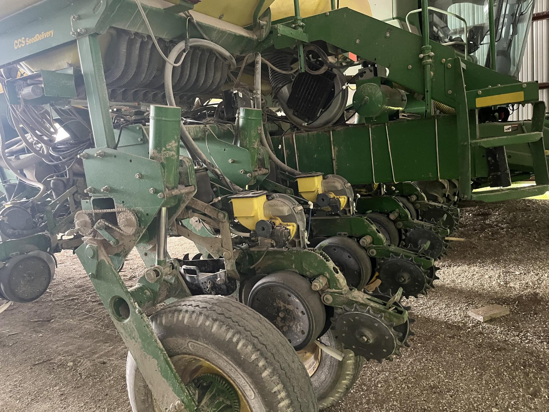 2005 John Deere 1770NT CCS Image