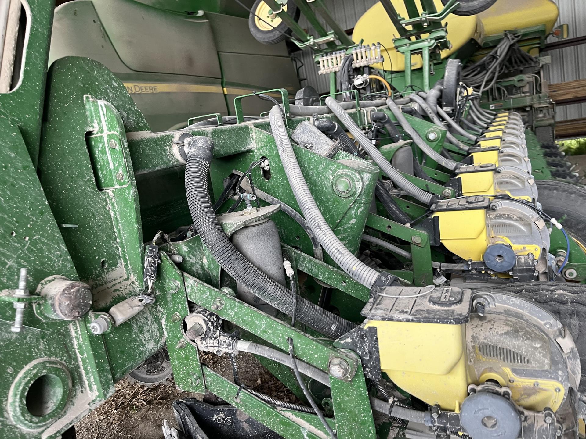 2005 John Deere 1770NT CCS Image