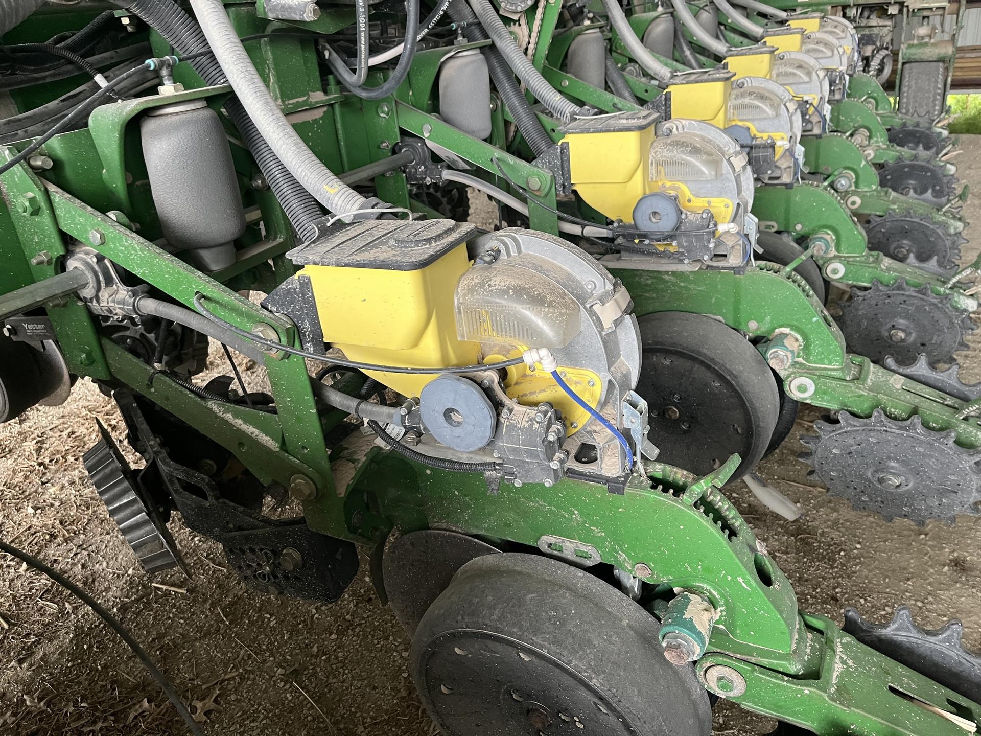 2005 John Deere 1770NT CCS Image