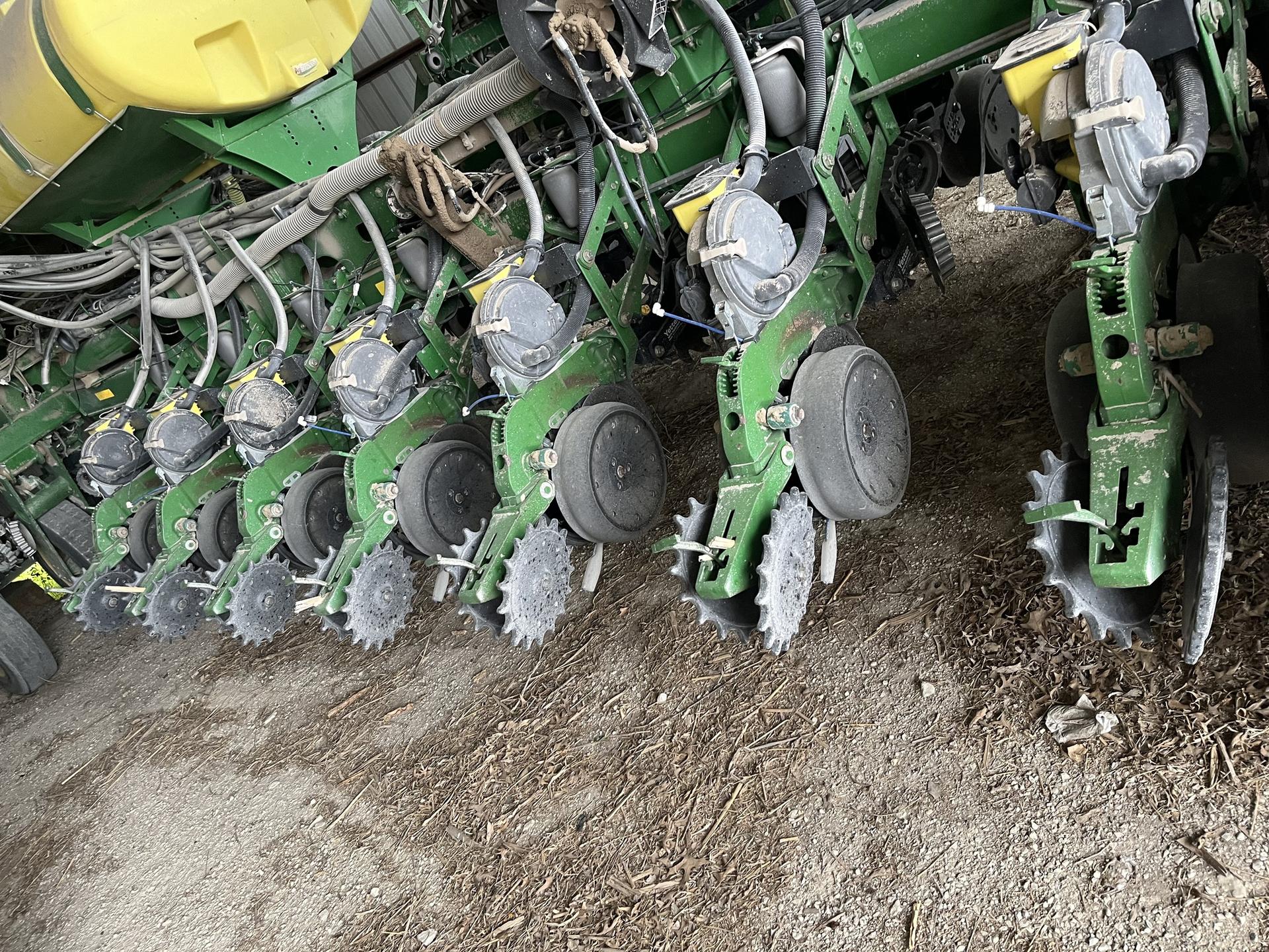 2005 John Deere 1770NT CCS Image