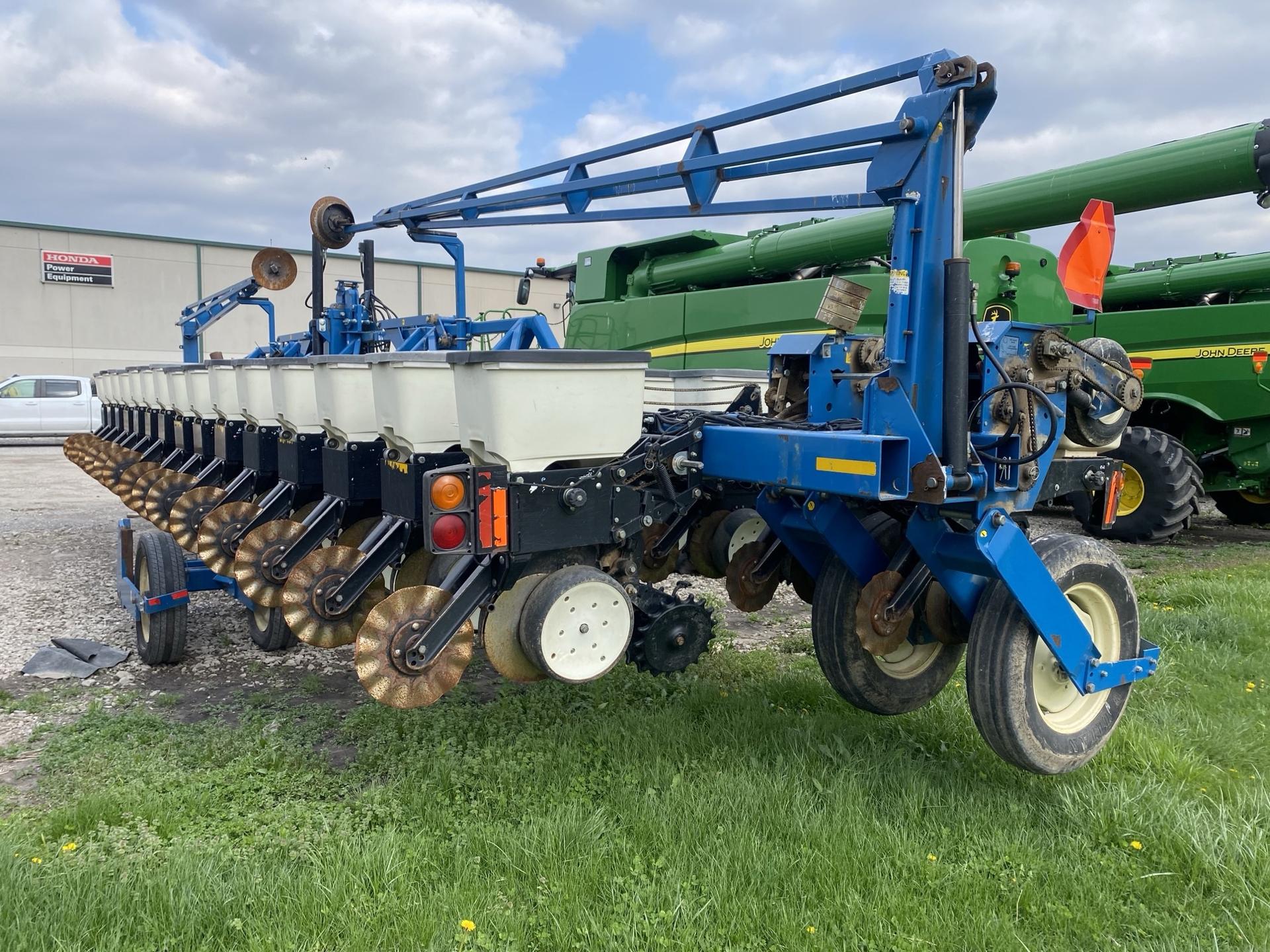 2006 Kinze 3600 Image