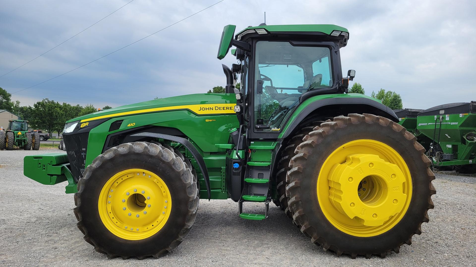 2023 John Deere 8R 410 Image