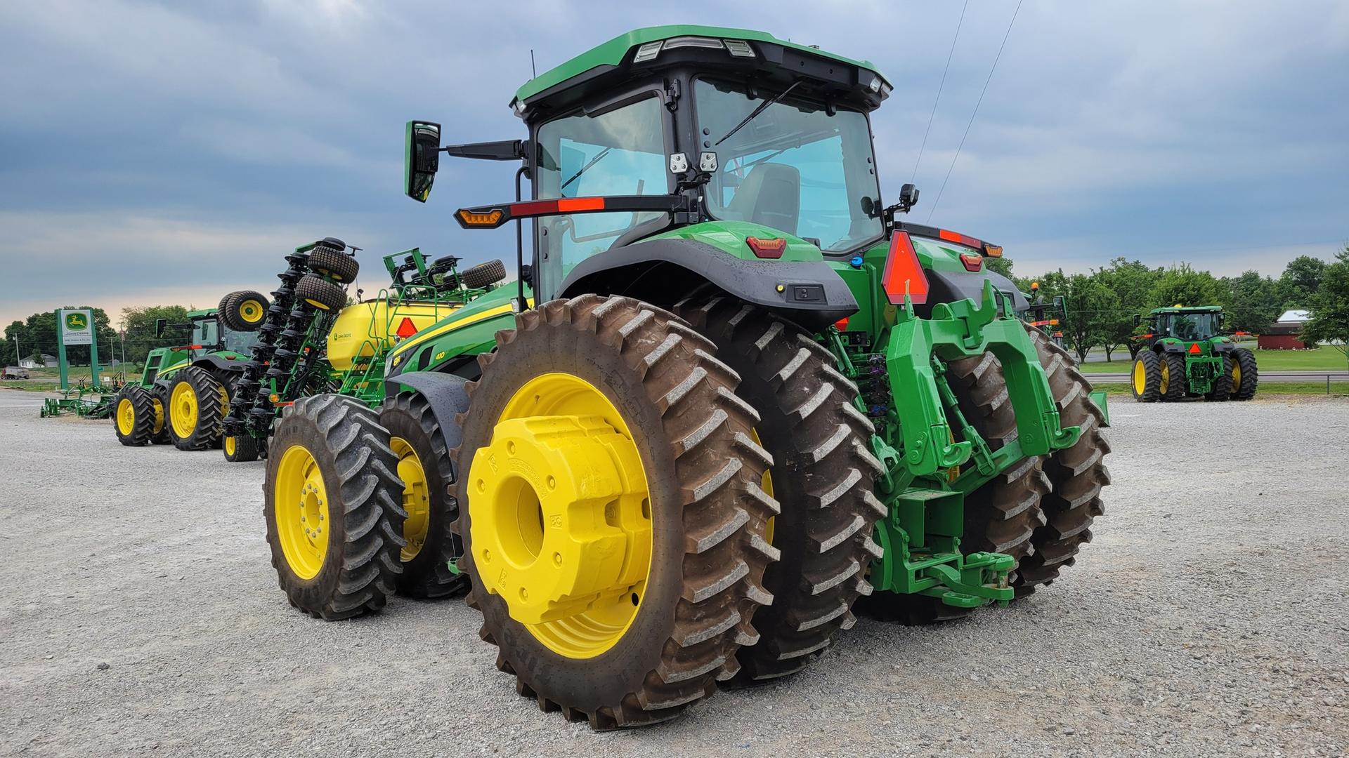 2023 John Deere 8R 410 Image