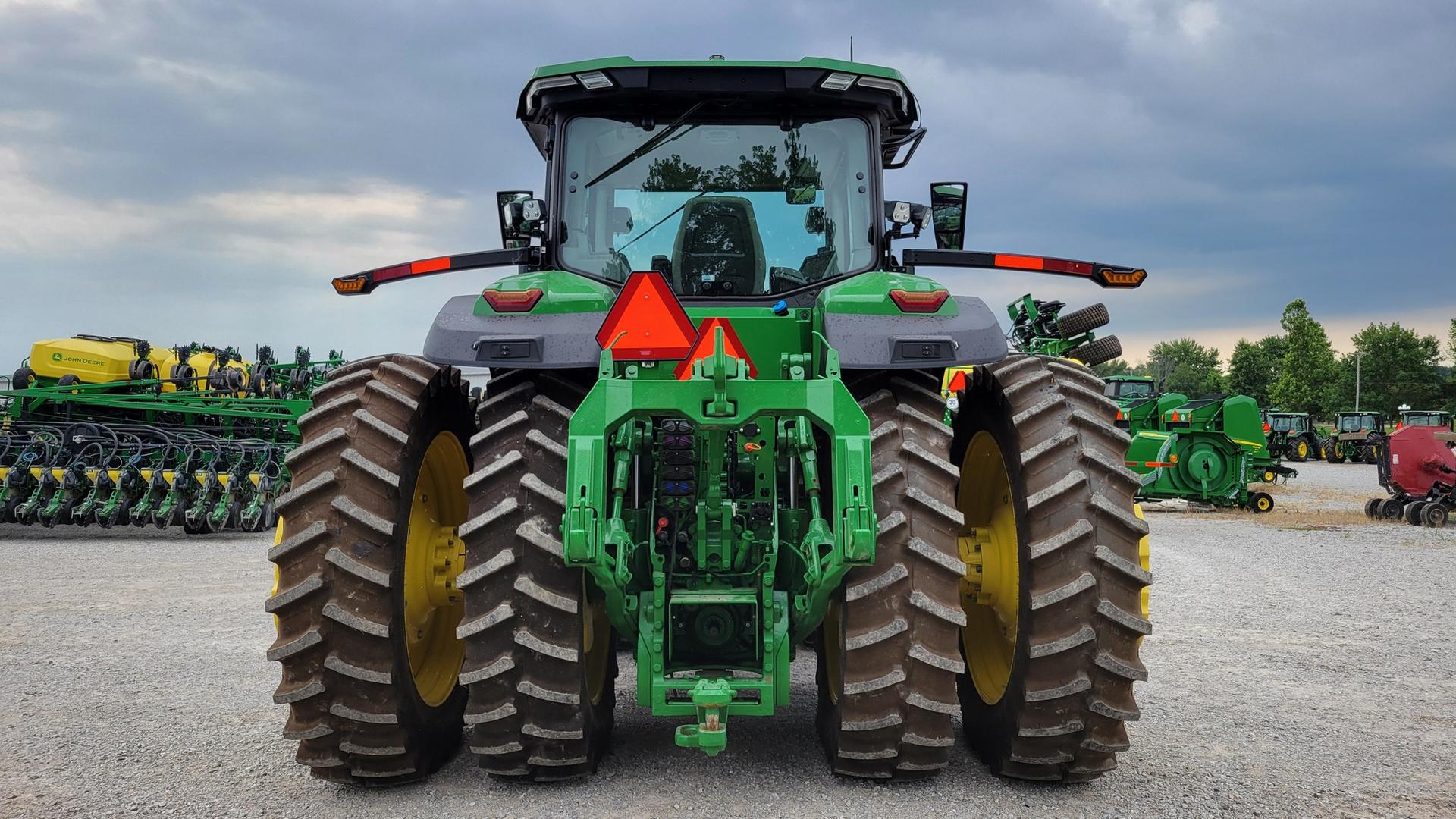 2023 John Deere 8R 410 Image