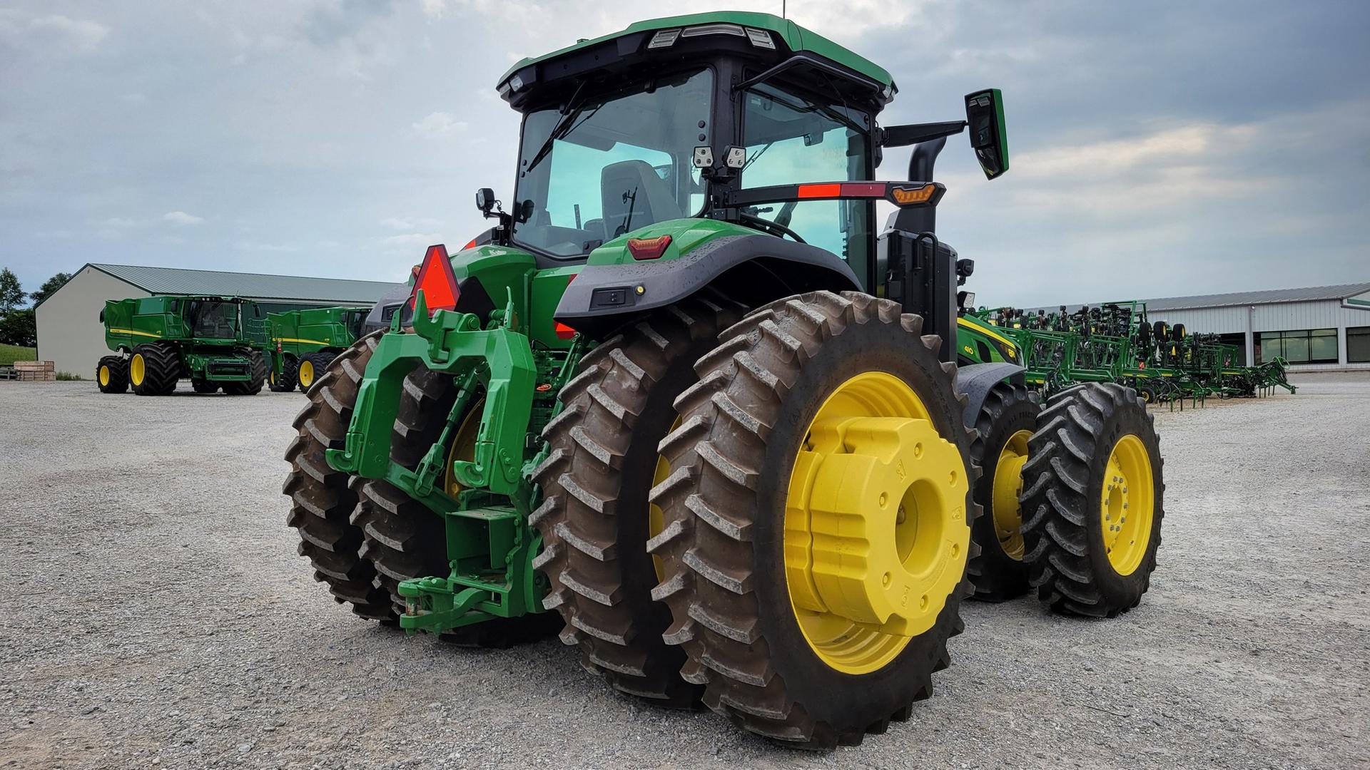 2023 John Deere 8R 410 Image