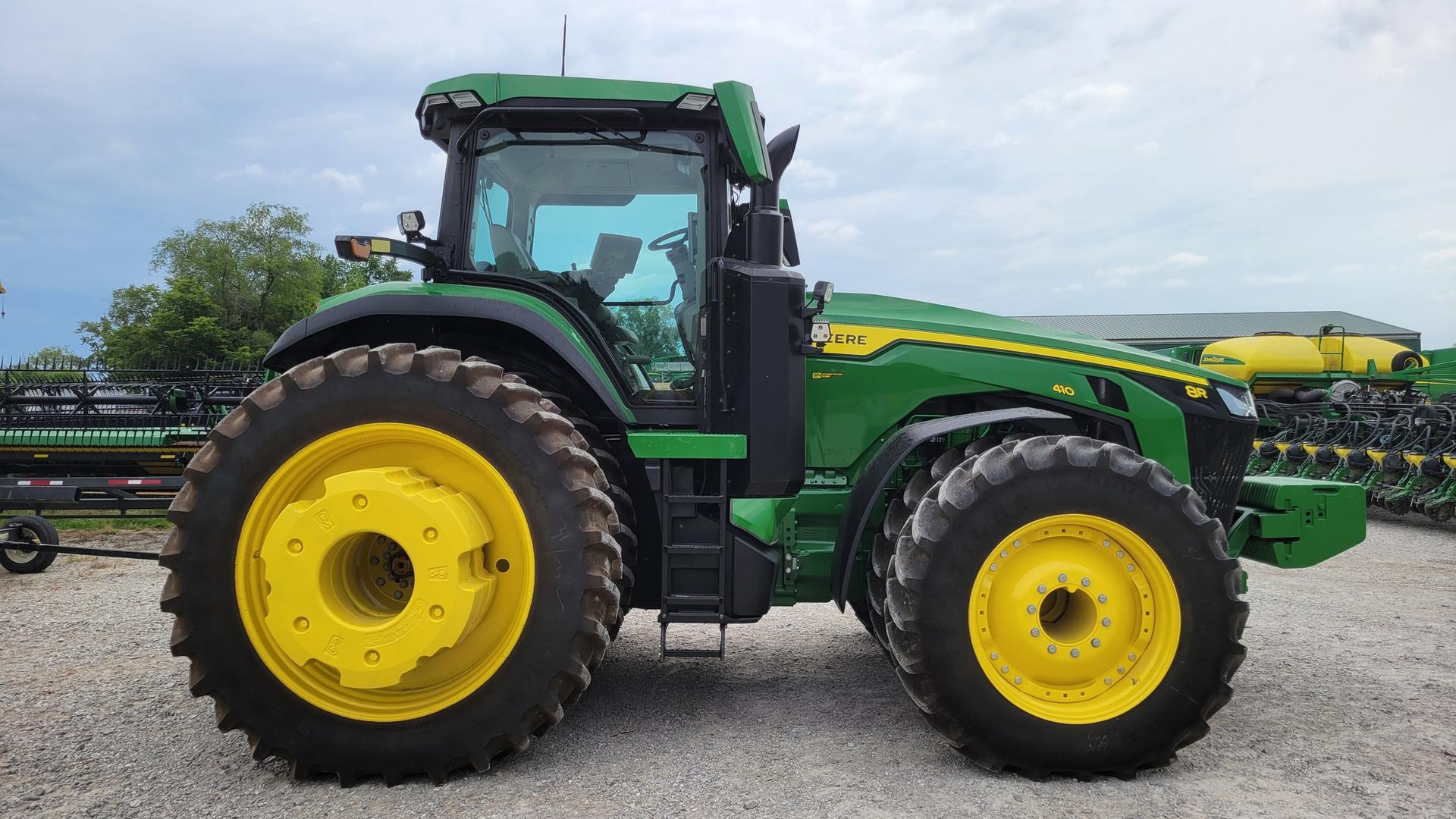 2023 John Deere 8R 410 Image