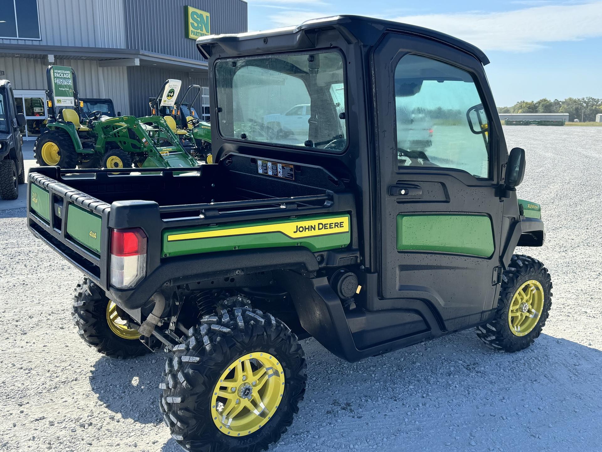 2023 John Deere XUV 835M Image
