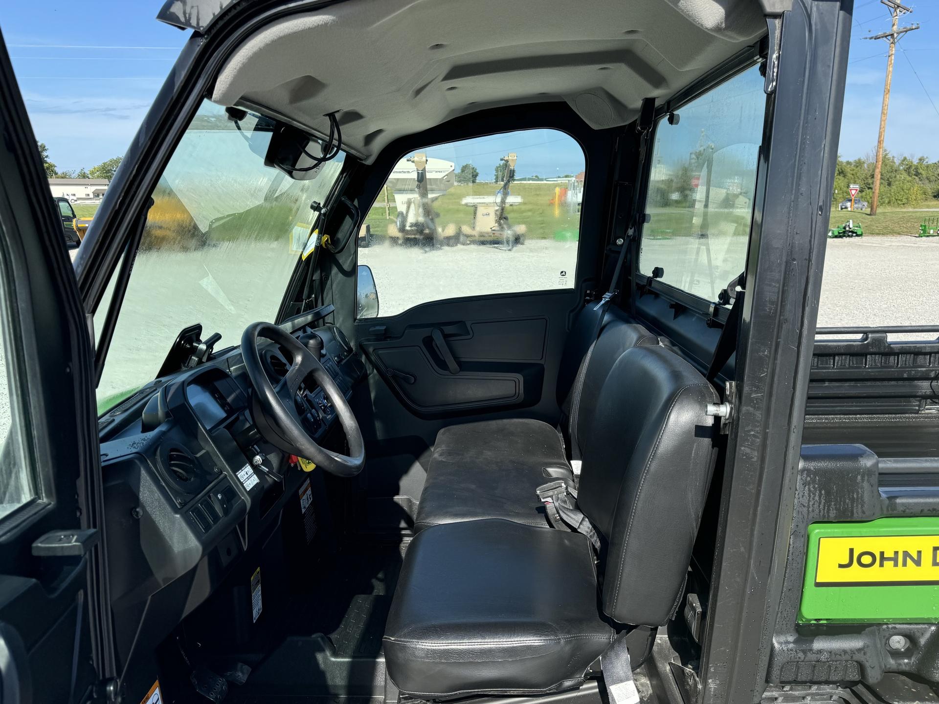 2023 John Deere XUV 835M Image