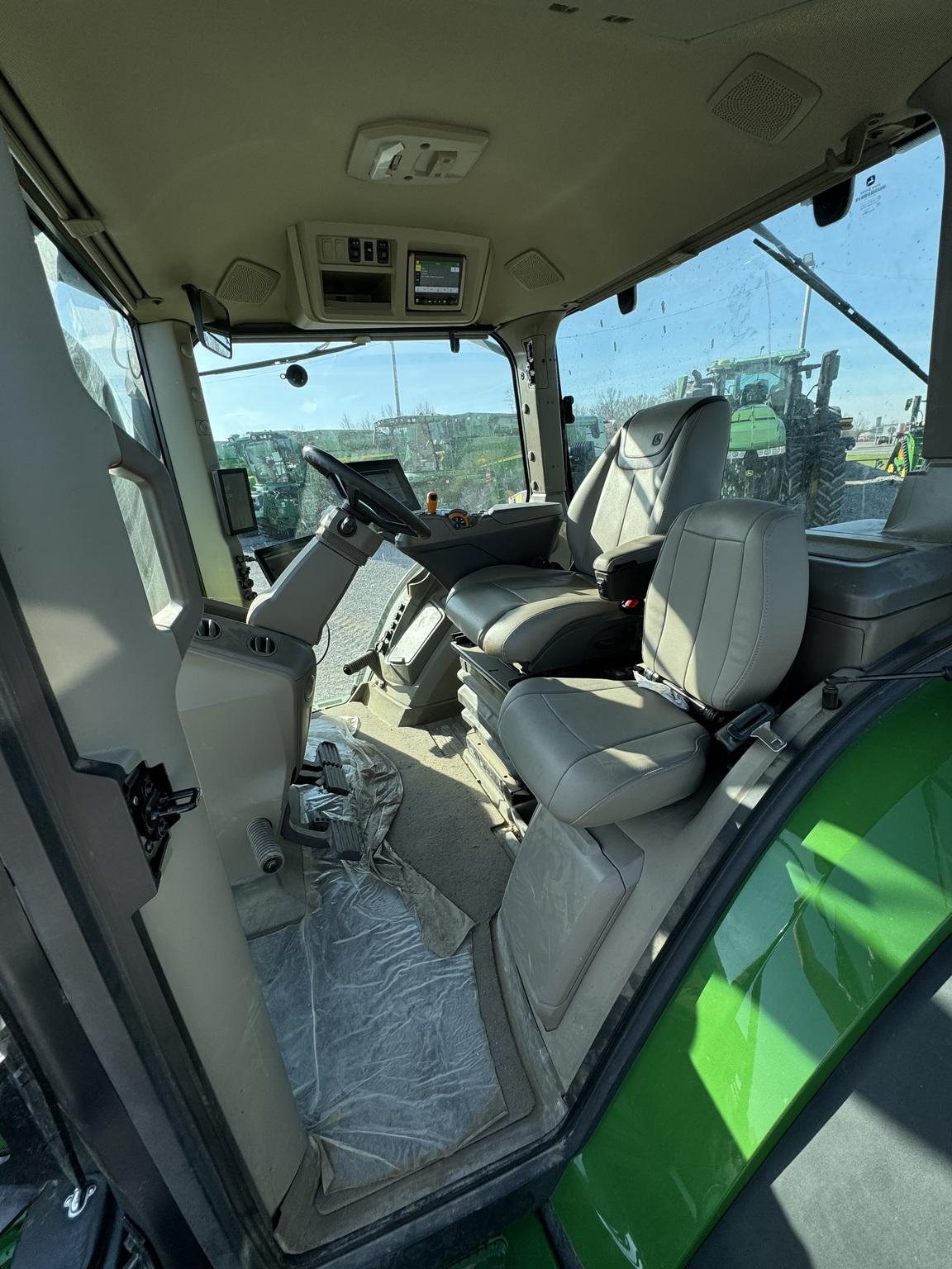 2024 John Deere 8R 340 Image