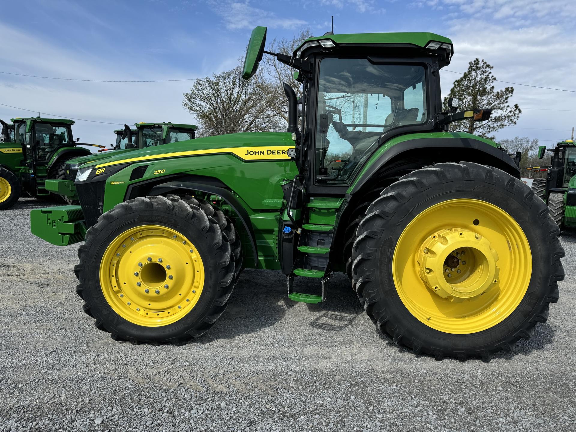 2024 John Deere 8R 250 Image